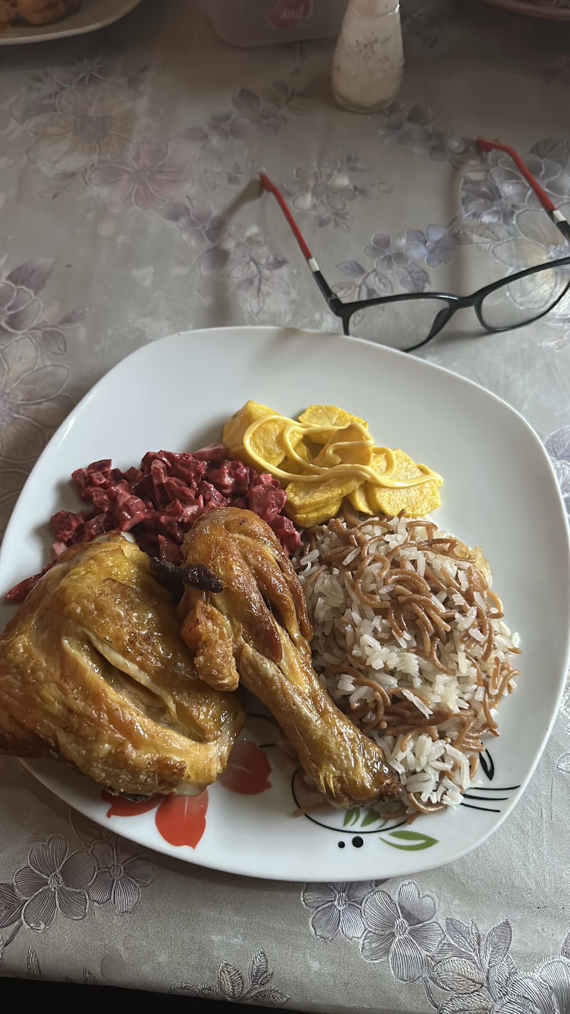 Pollo con arroz y ensalada