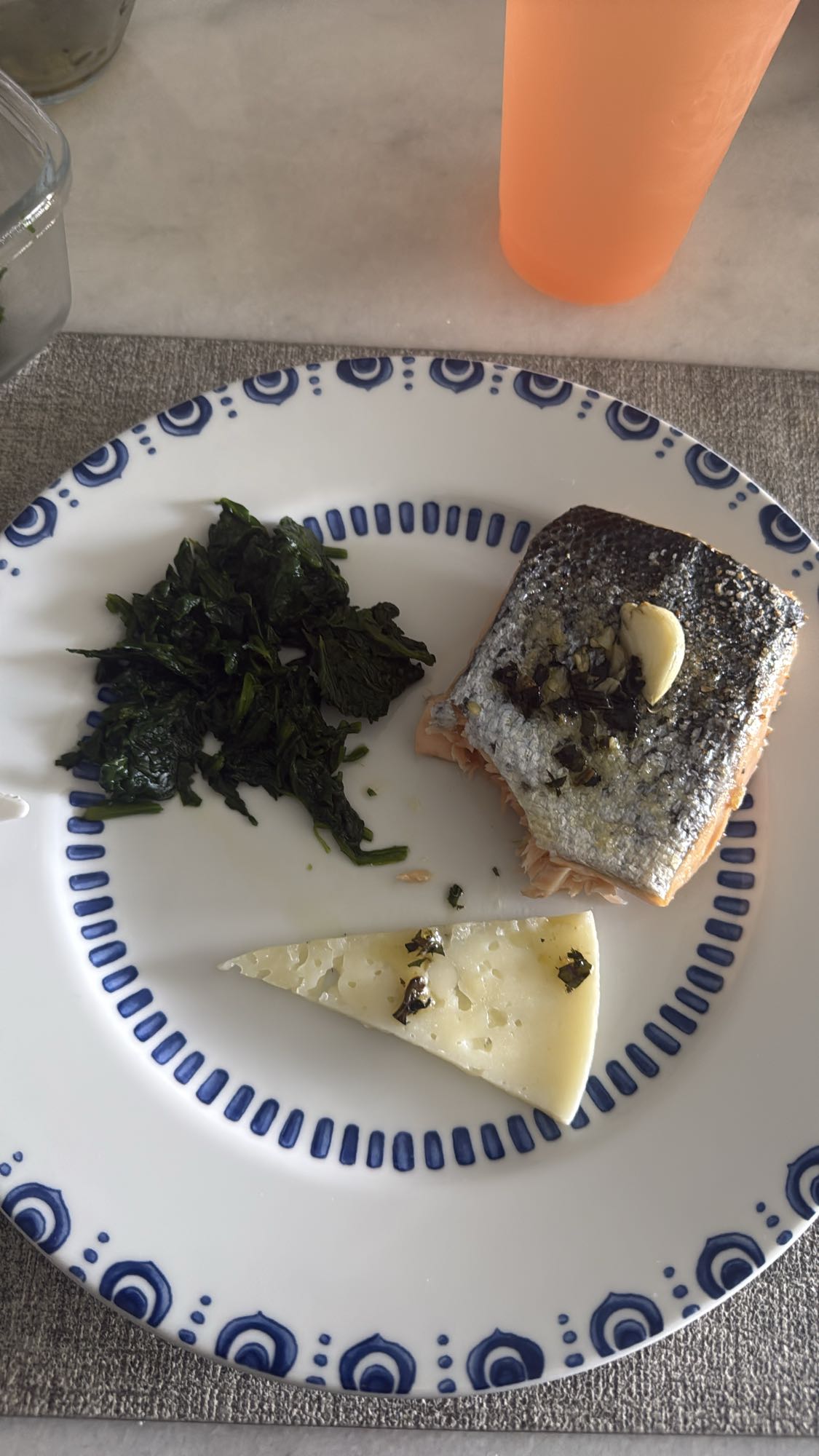 salmón con espinaca y queso