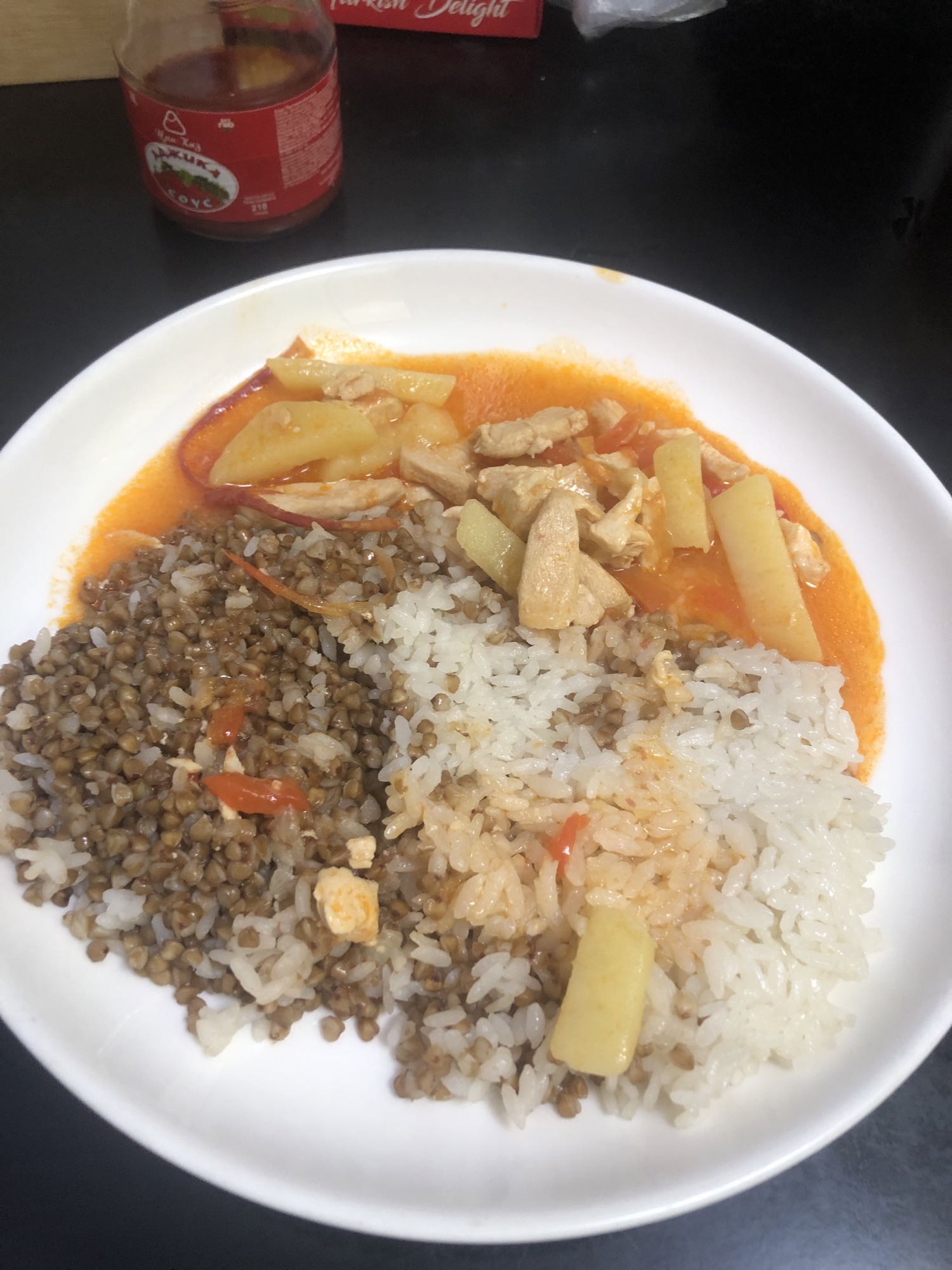 гречка, рис и куриное рагу