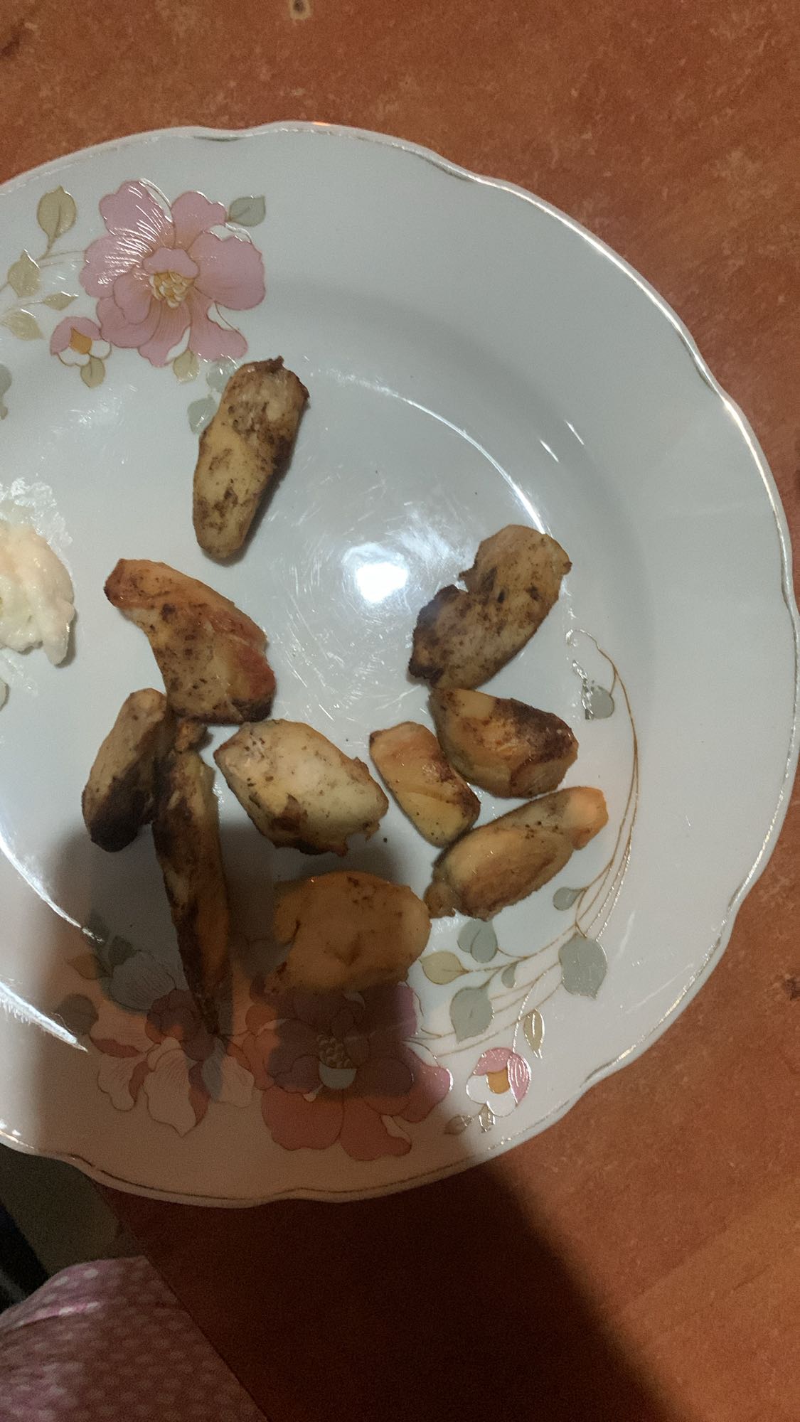 Grilled chicken pieces