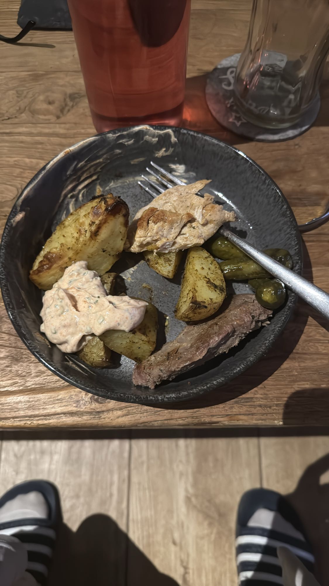 Grillteller mit Kartoffeln