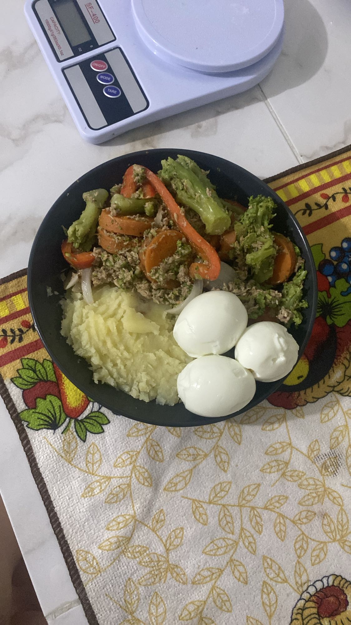 Puré con verduras y huevos
