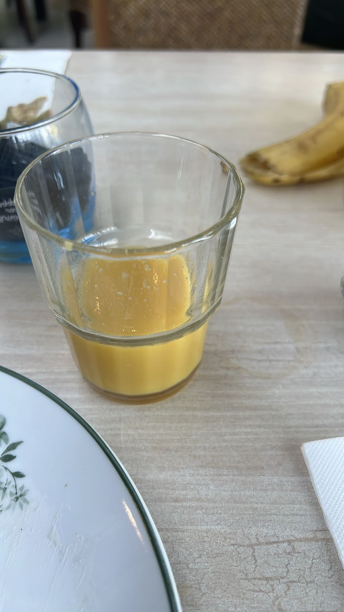 vers sinaasappelsap glas