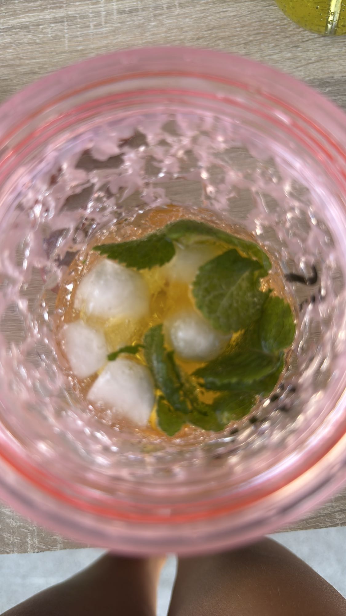 м'ятний напій з льодом