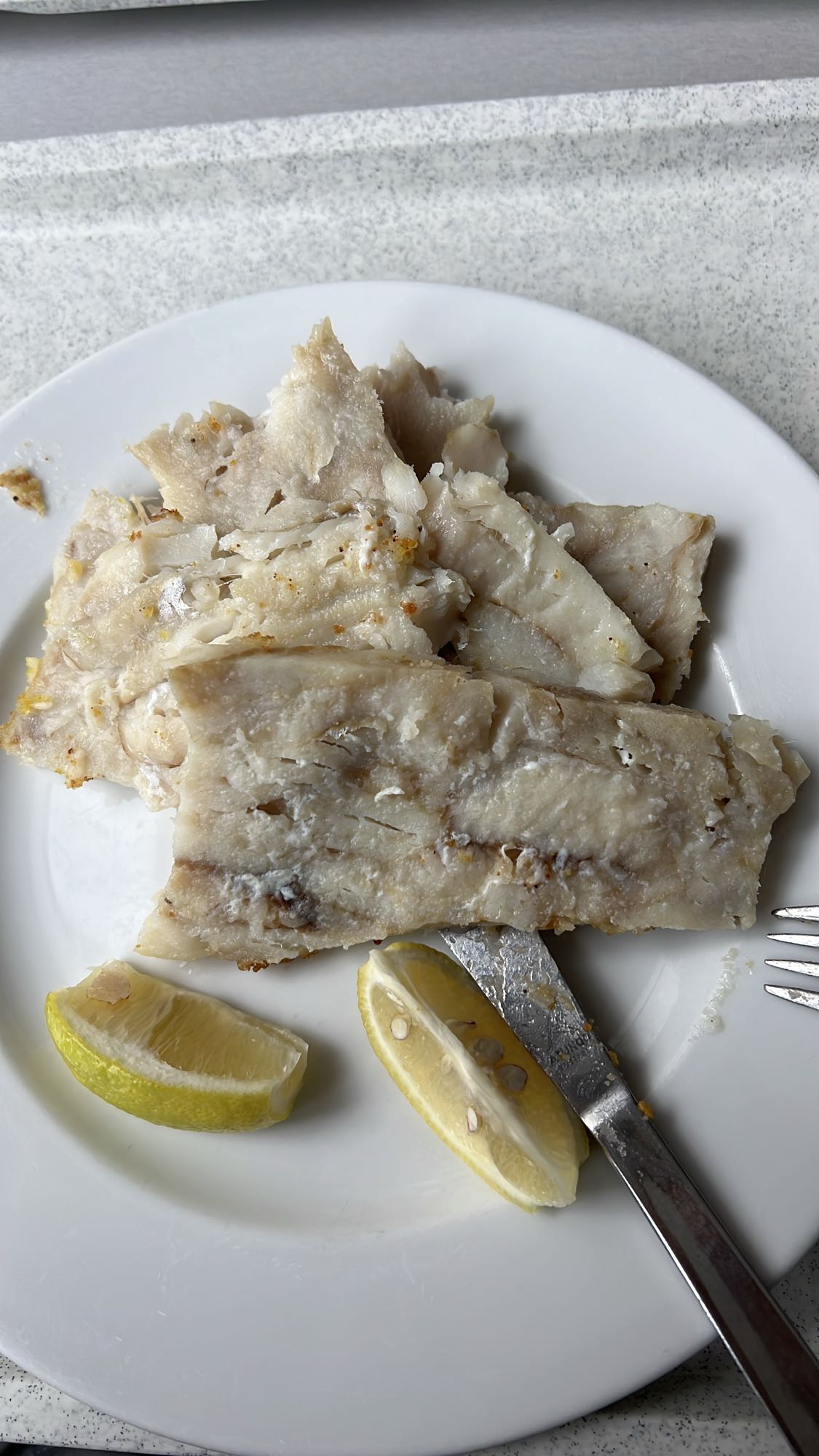 Gotowana ryba z cytryną