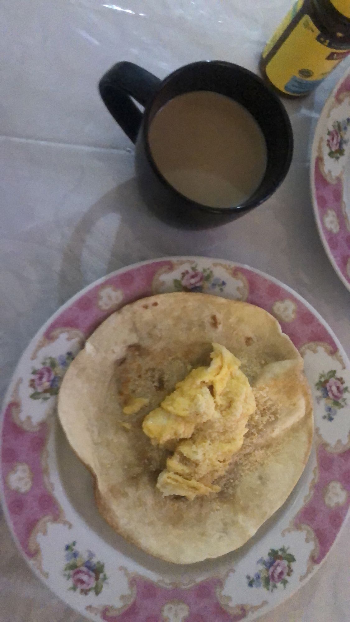 Taco de huevo y café