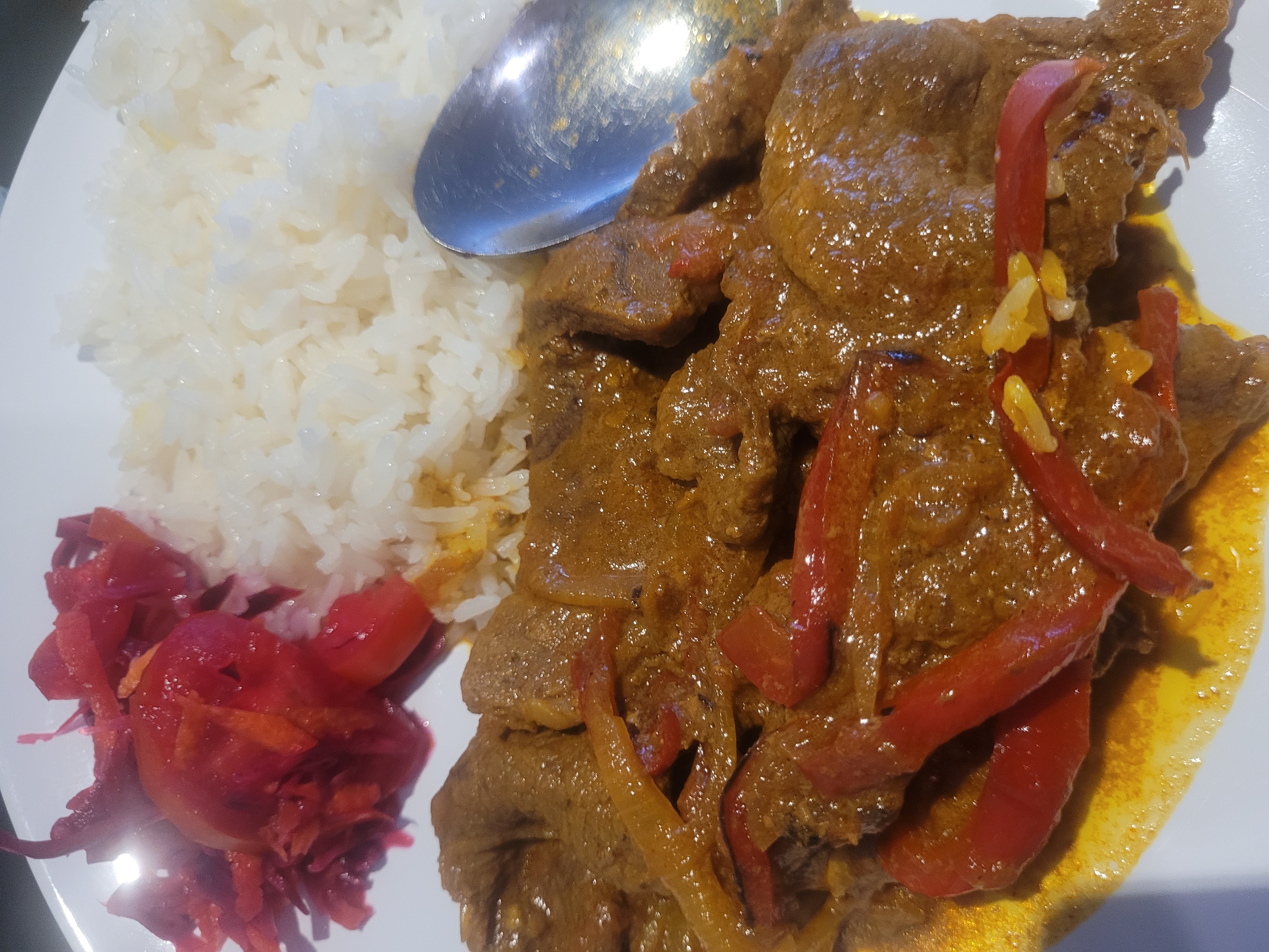 Carne en salsa con arroz