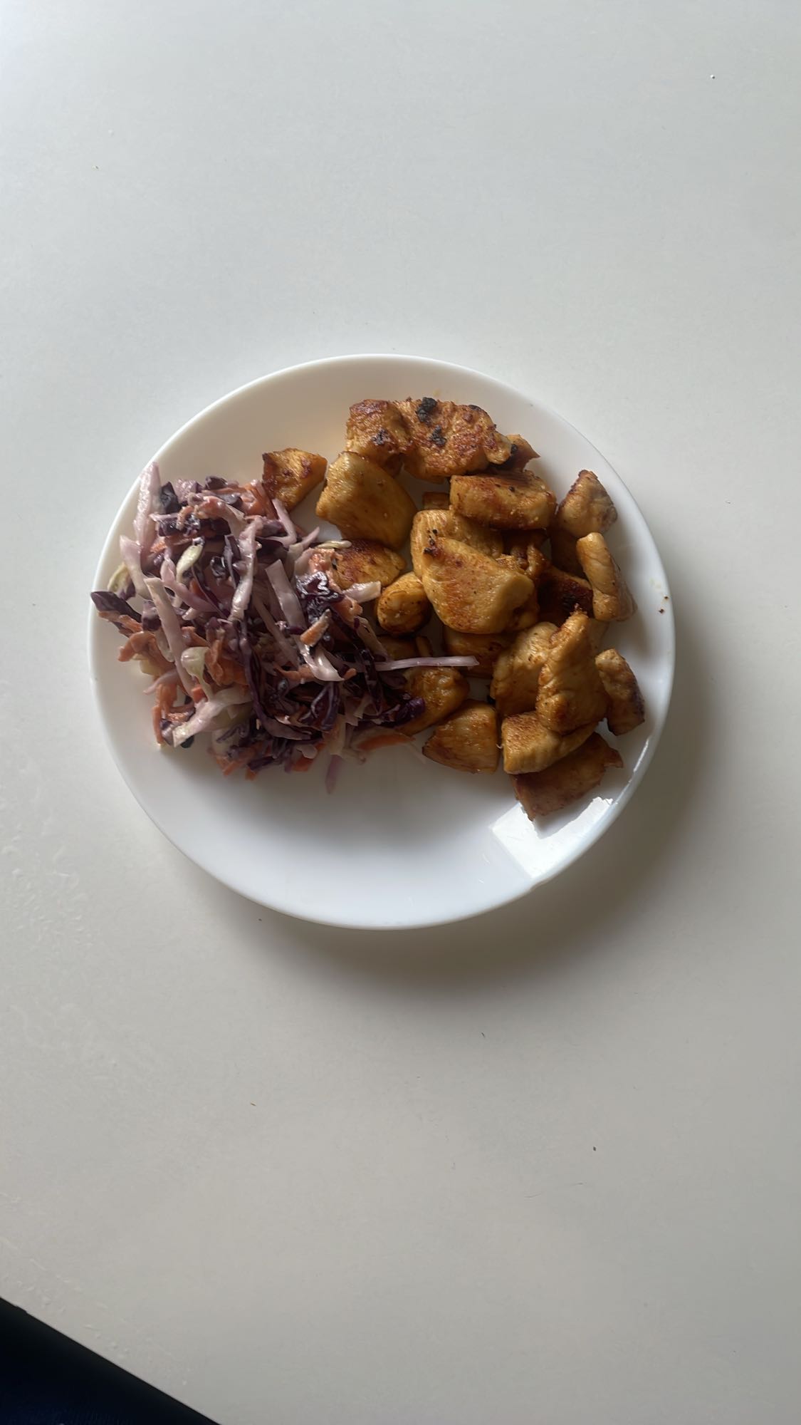 Kyckling med kålsallad