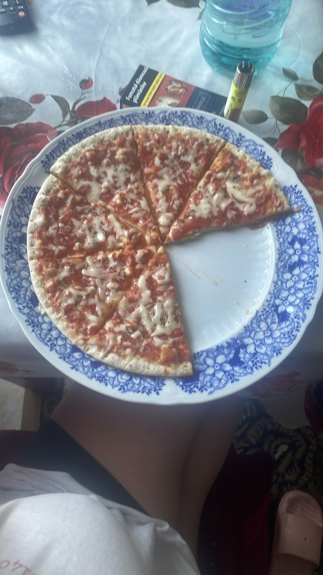 Pizza simplă cu brânză