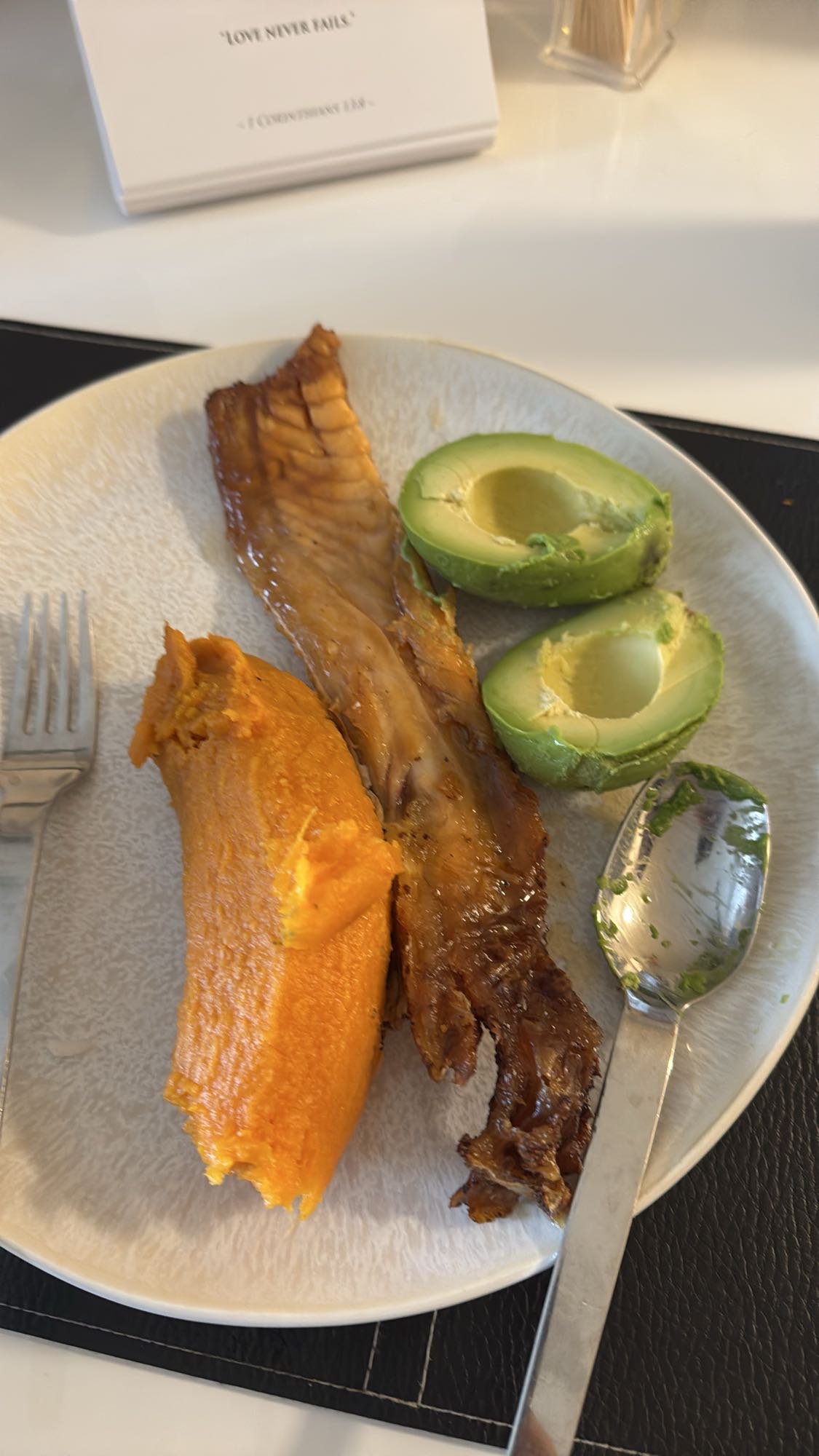 Lax med sötpotatis & avokado