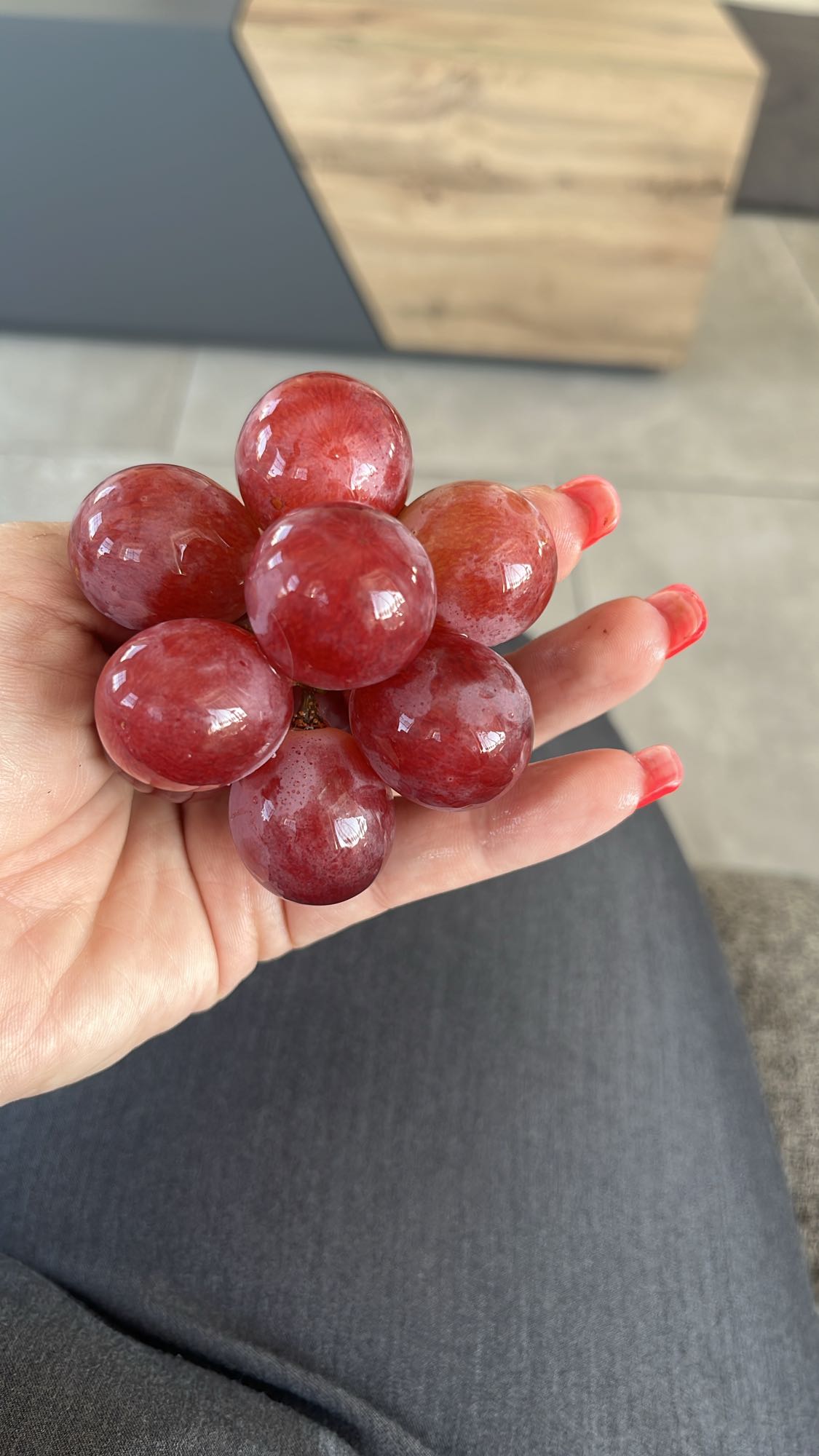 Struguri roșii proaspeți