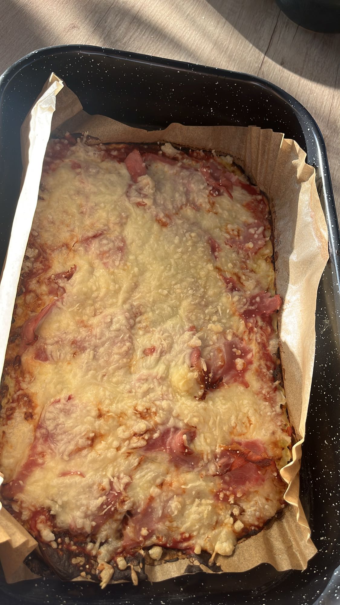 Pizza de casă cu șuncă