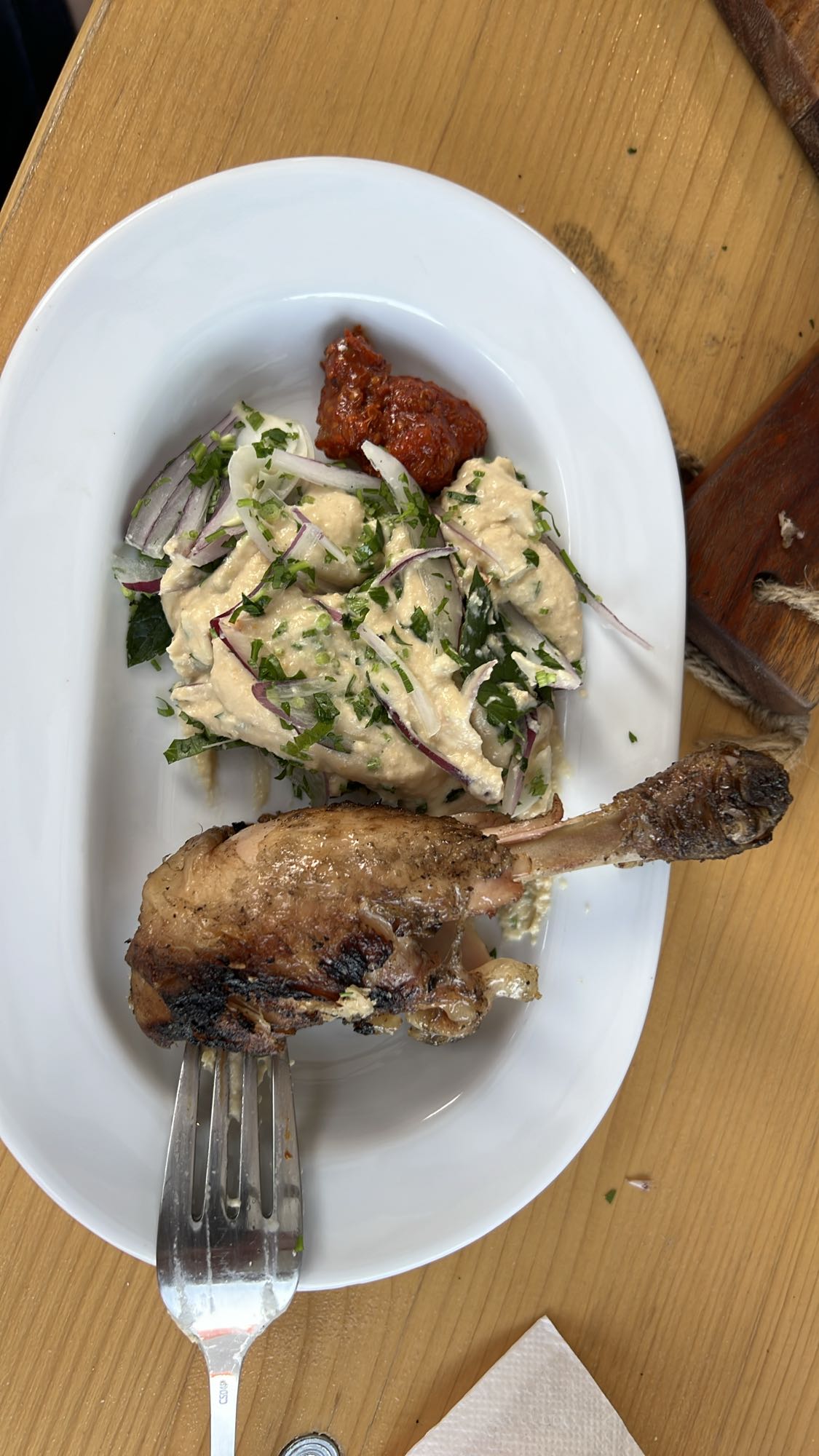 Pui cu salată și sos