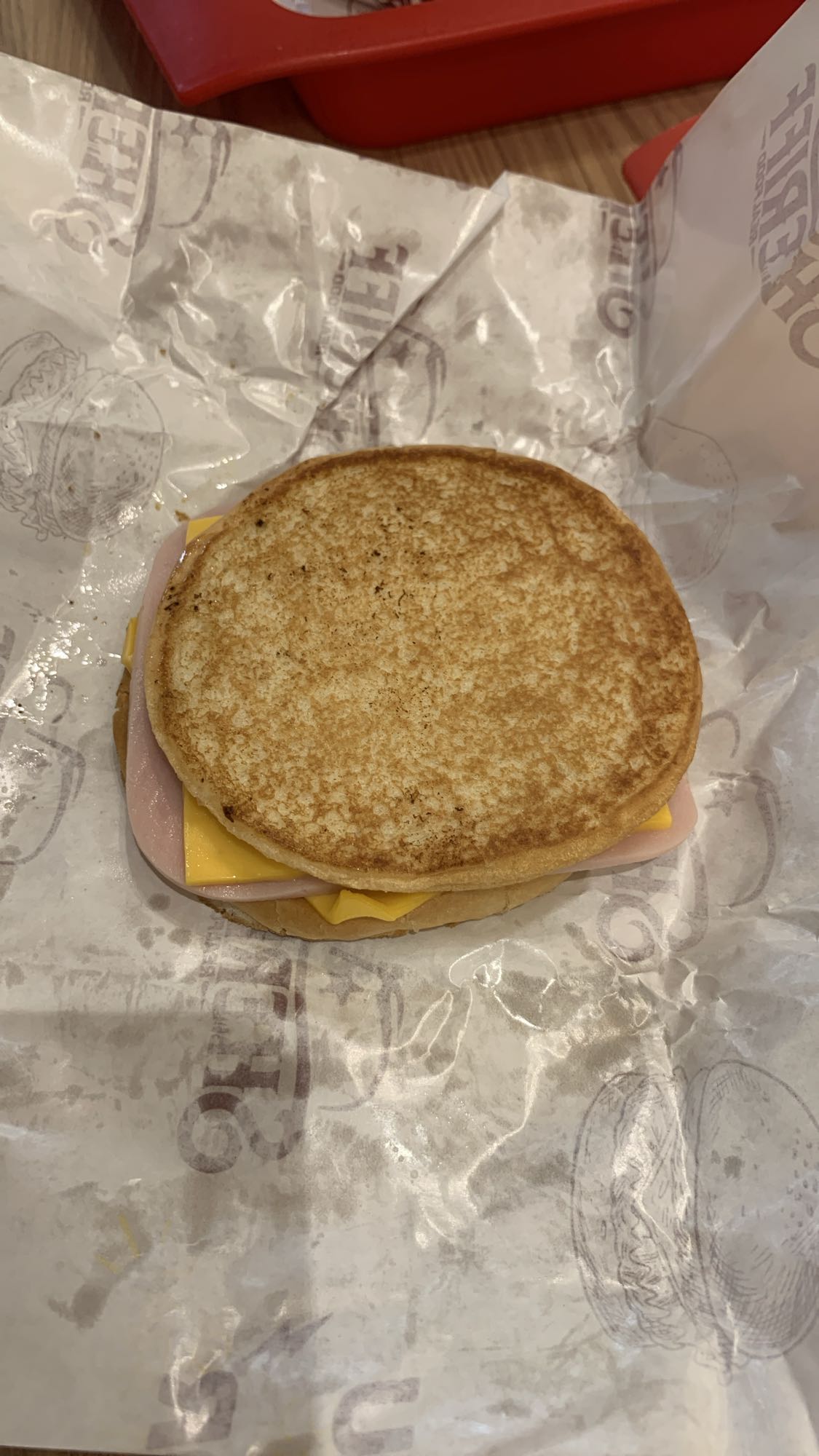 Sandviș cu șuncă și cașcaval