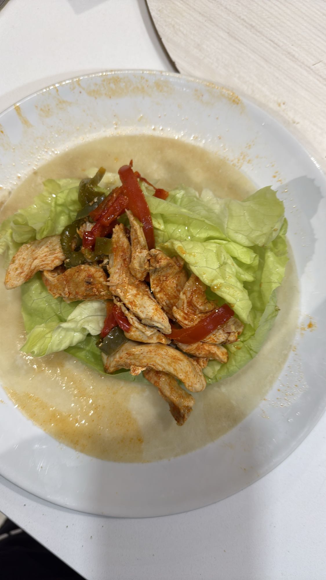 Taco de pollo y lechuga