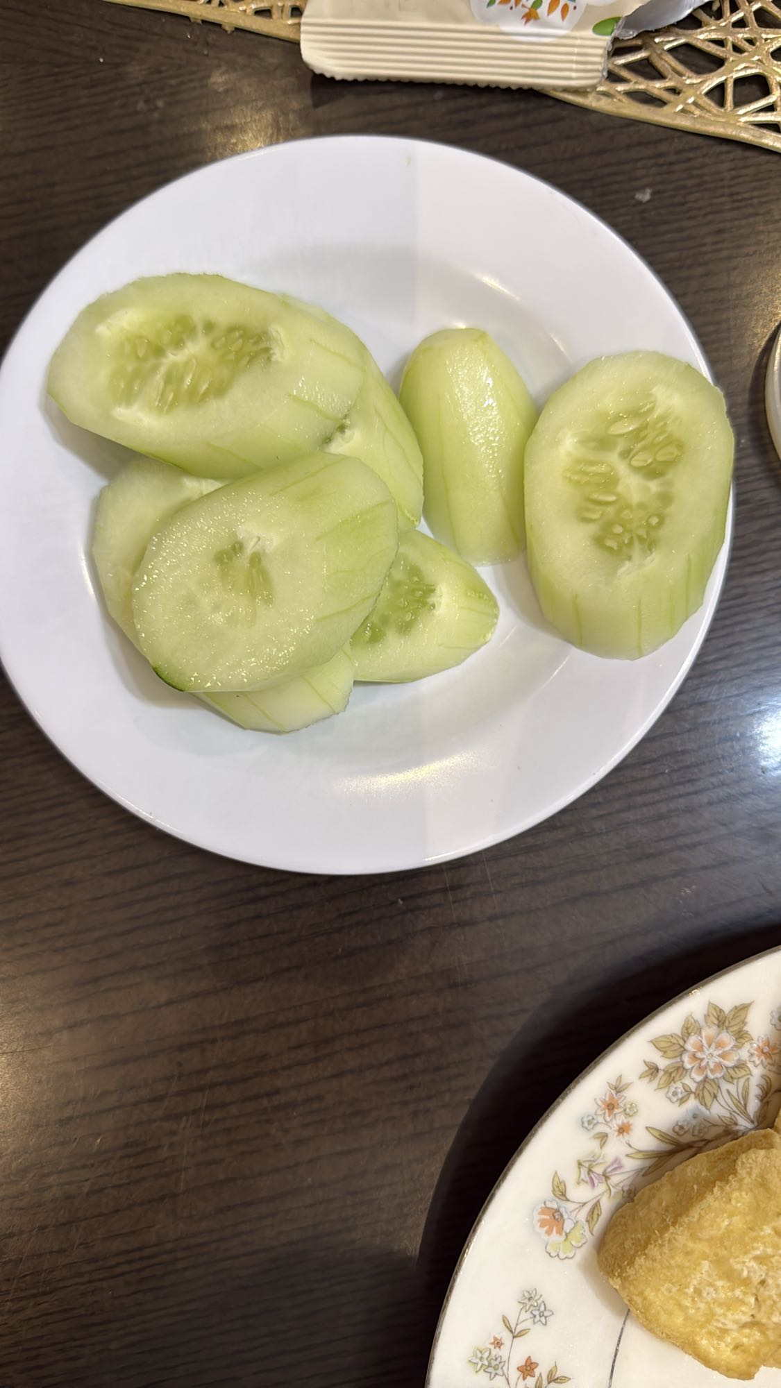 Sliced cucumber plate