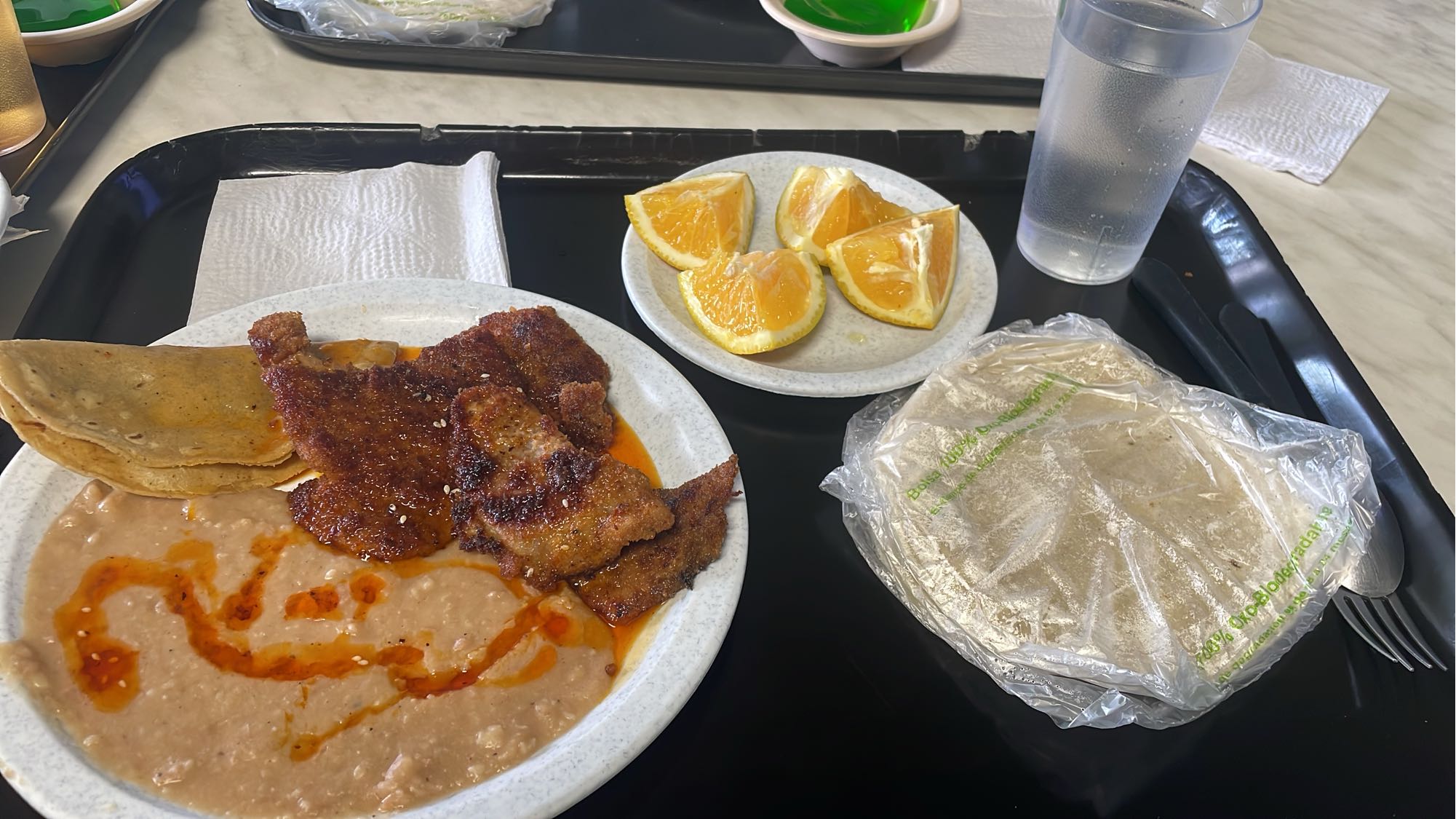 Milanesa con frijoles