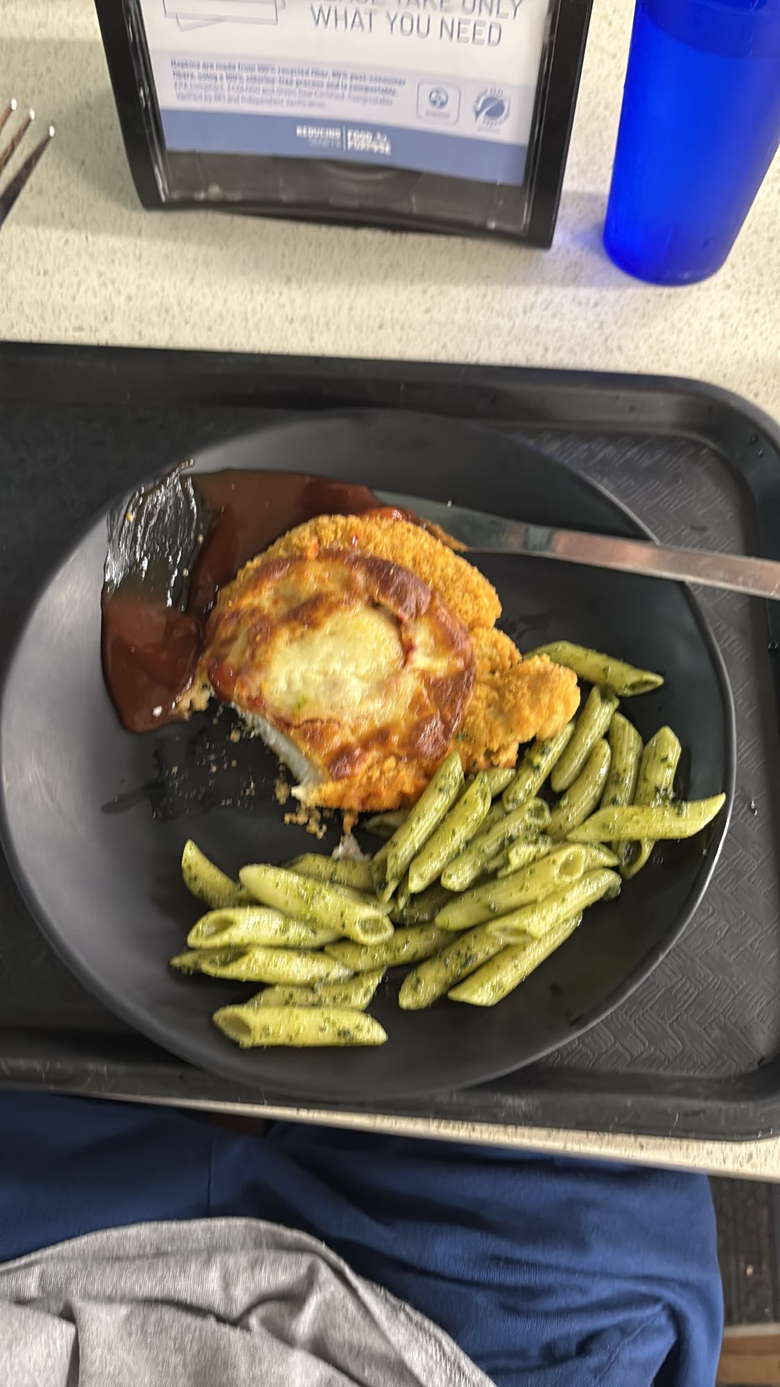Pollo parmesano con pasta