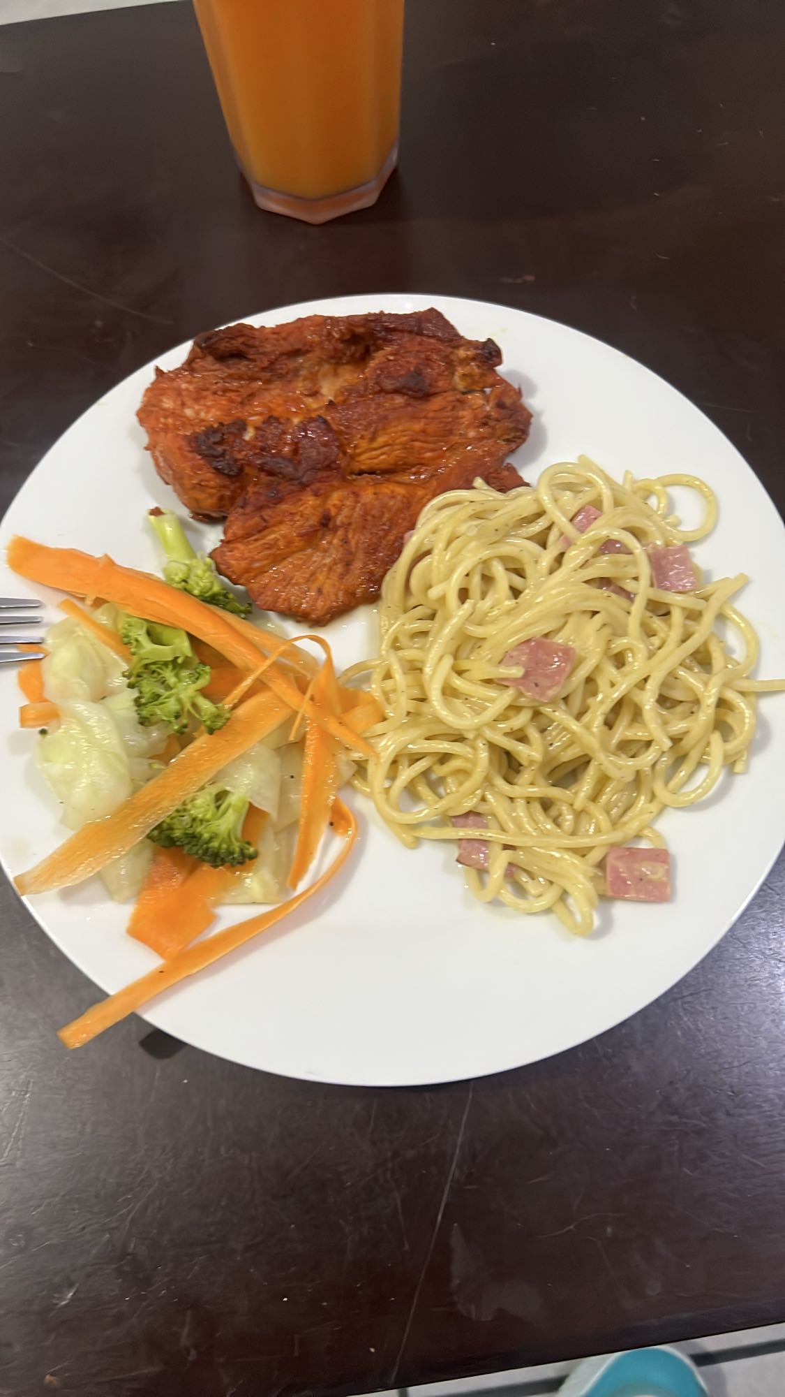 Pollo, pasta y verduras