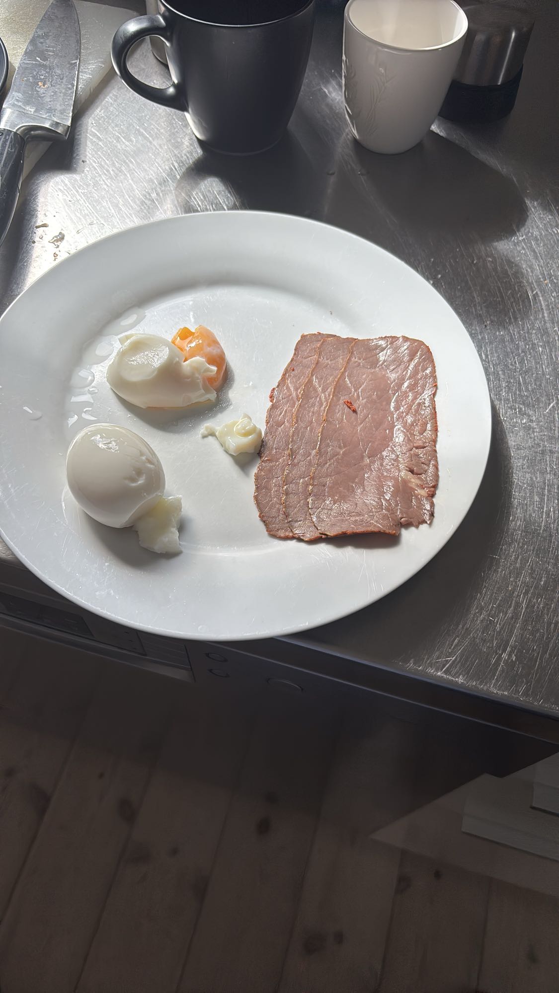 Ägg och rostbiff tallrik