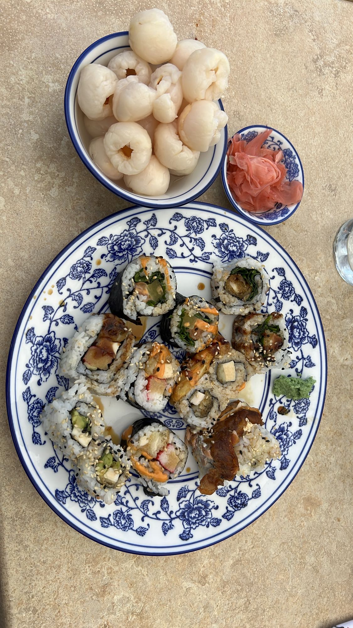 zestaw sushi z liczi