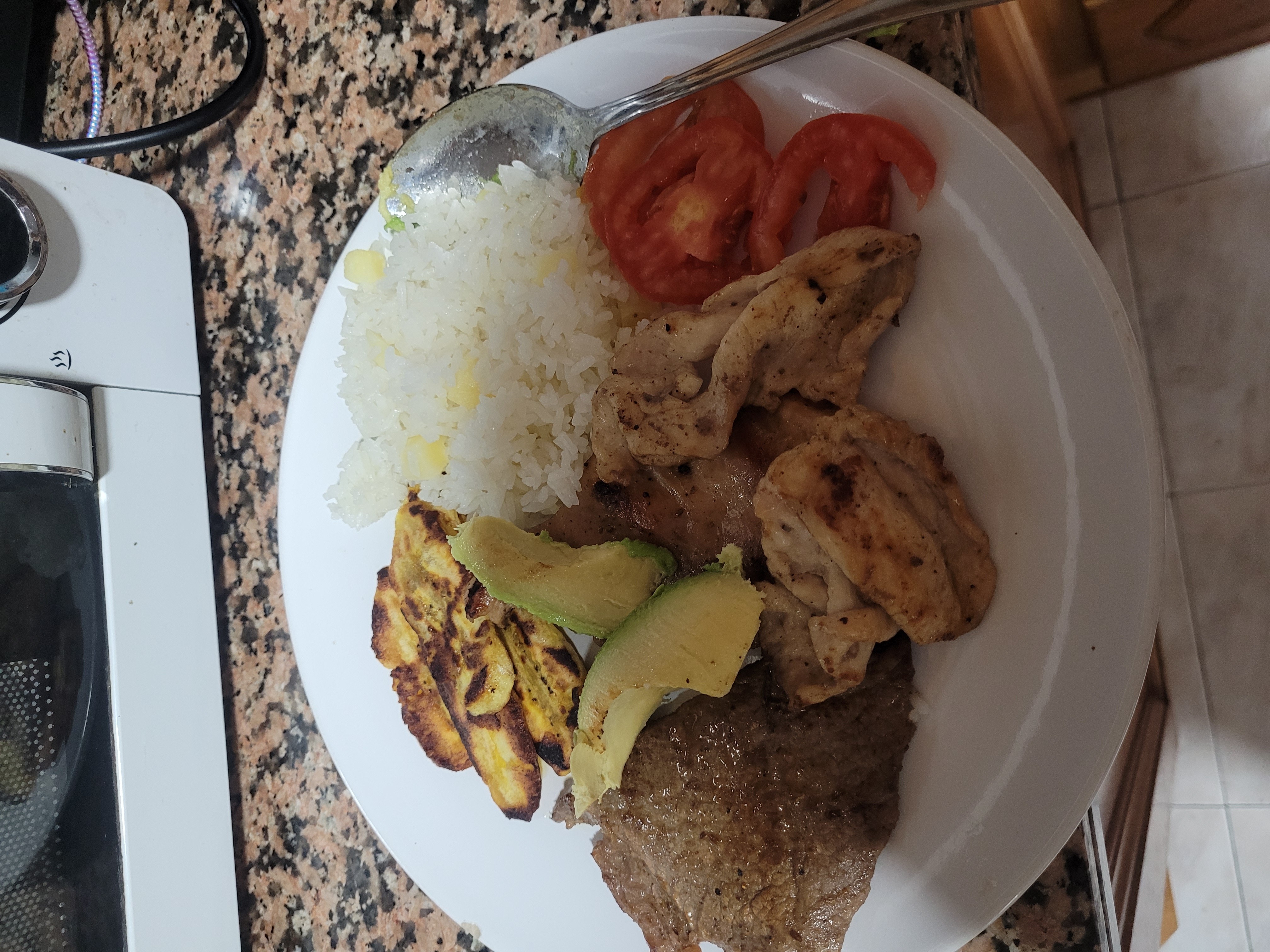 Plato mixto con arroz