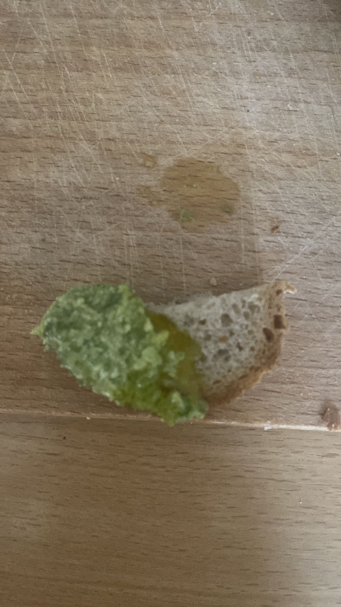 Chleb z pastą z awokado