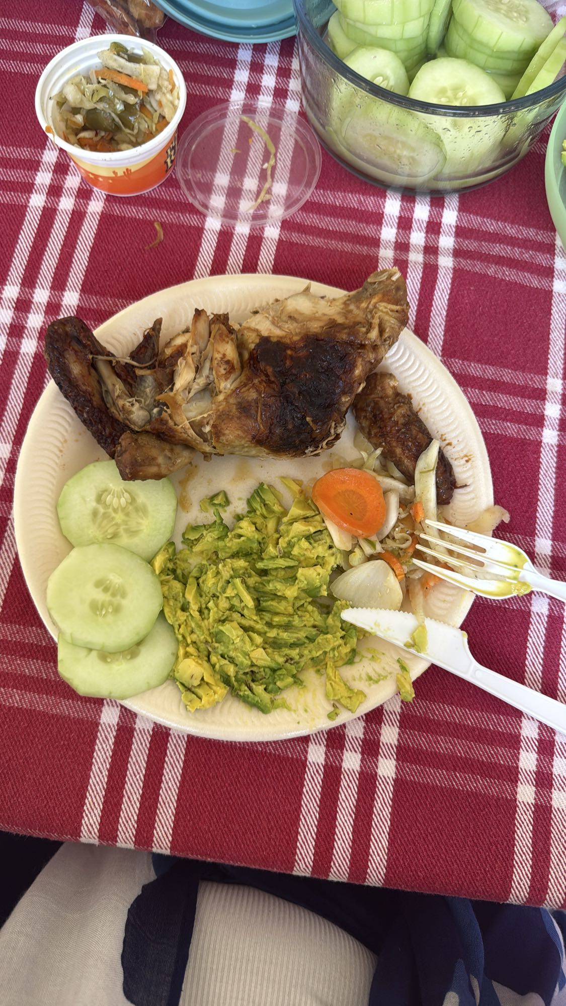 Pollo con ensalada