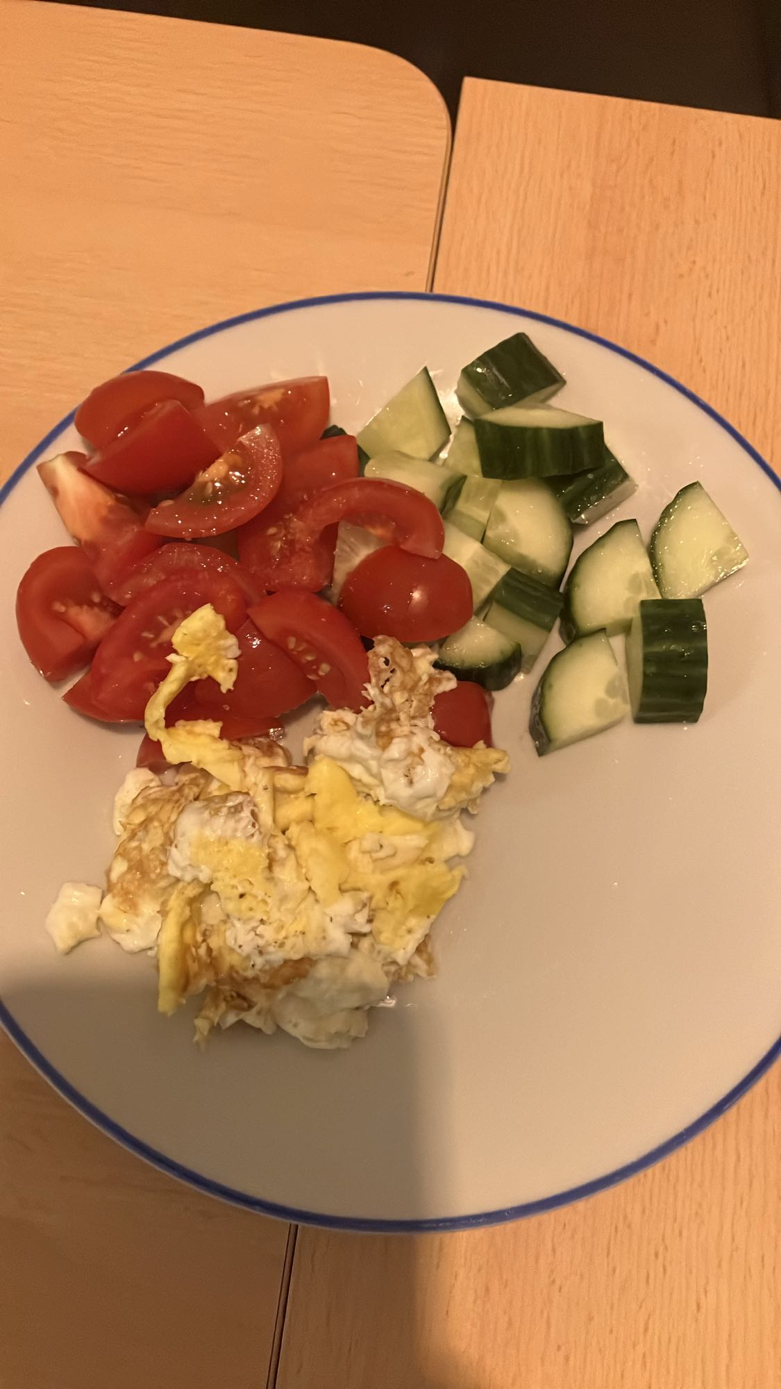 Ovos, tomate e pepino