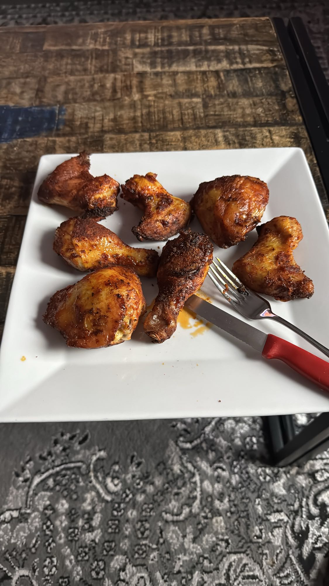 Gegrillte Hähnchenschenkel