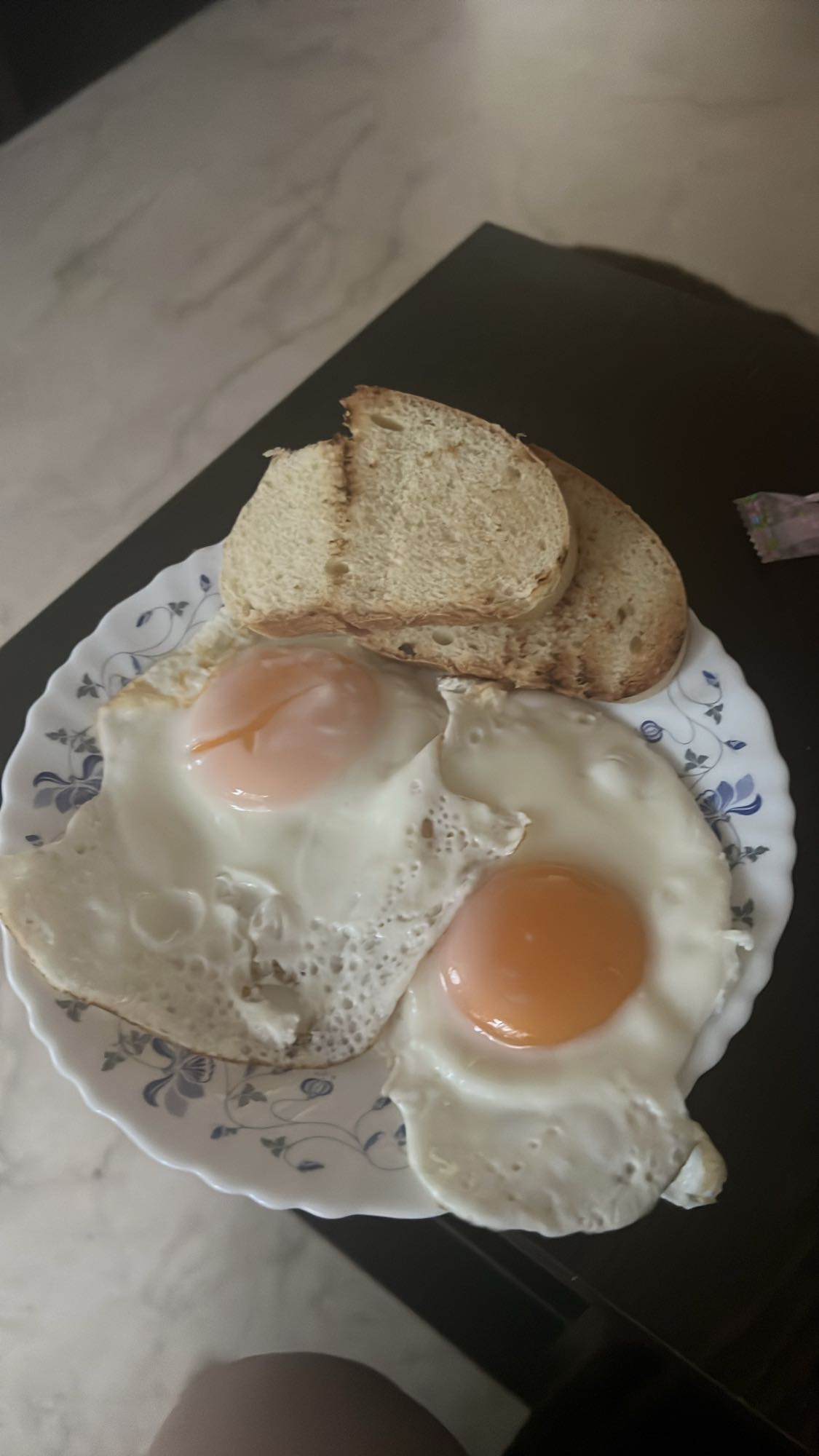 Яичница с тостами