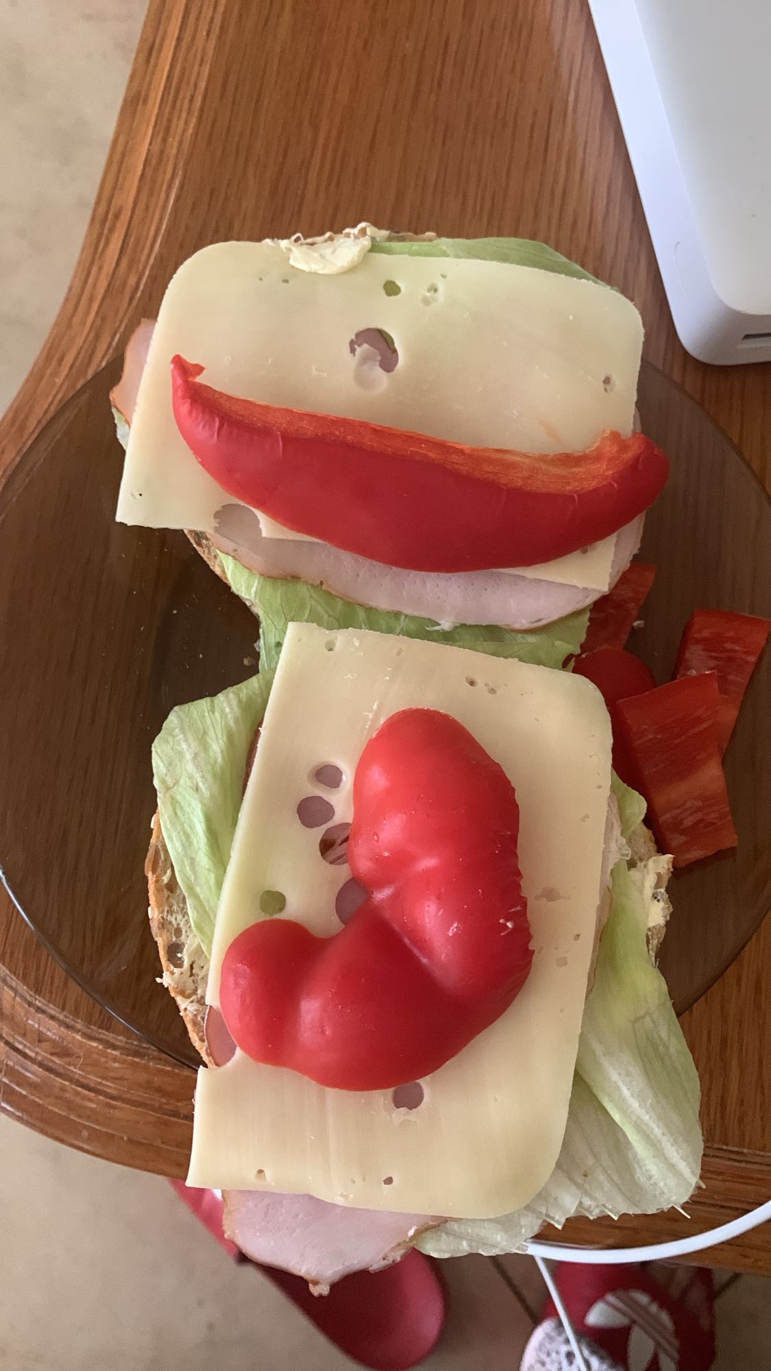 Kanapki z serem i papryką