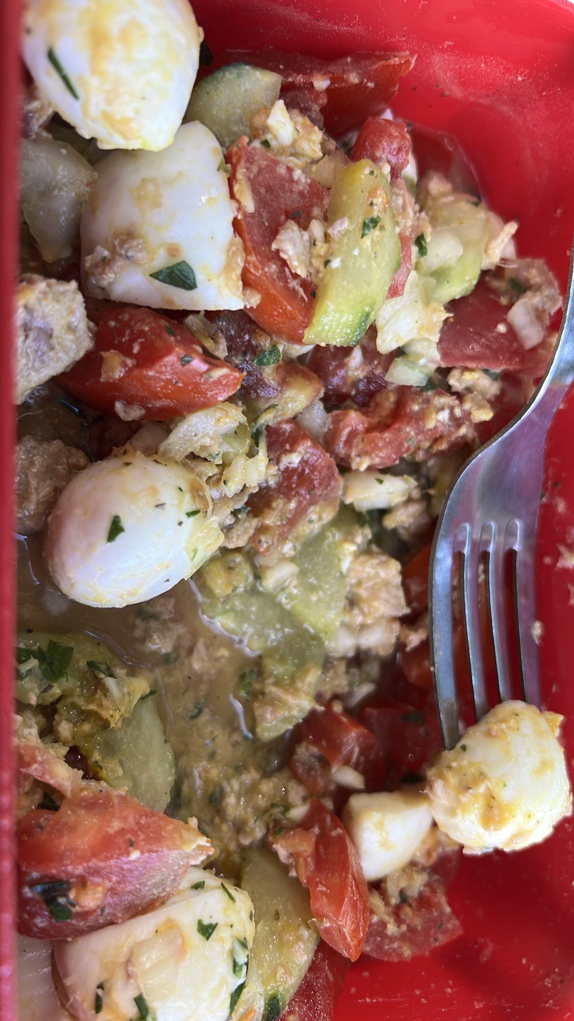 salade aux œufs et légumes