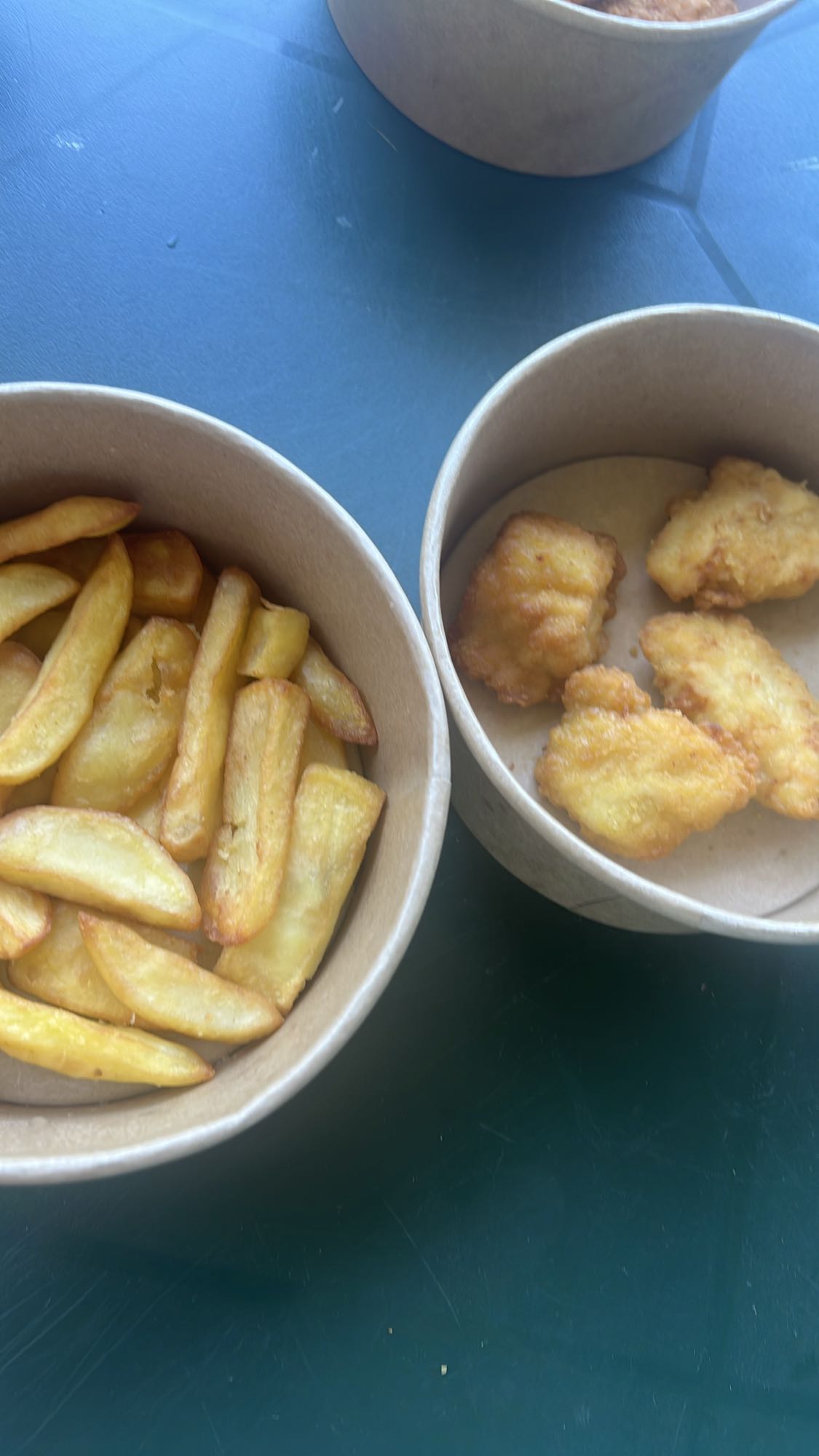 Friet en kipnuggets