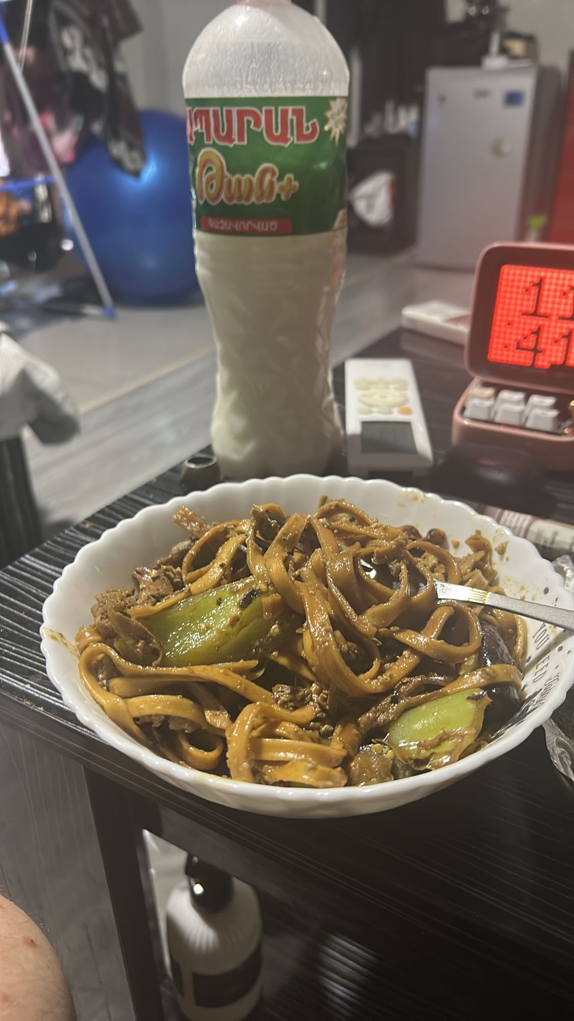 Chicken Leg Arishta Noodles with Veggies