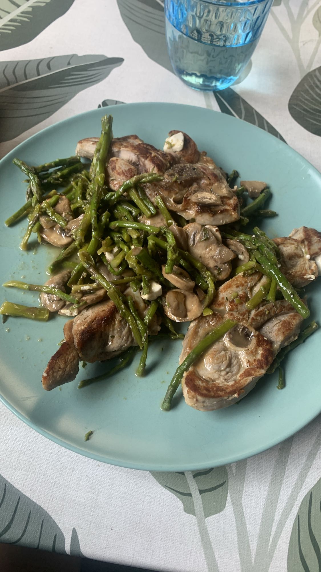 Cerdo con espárragos