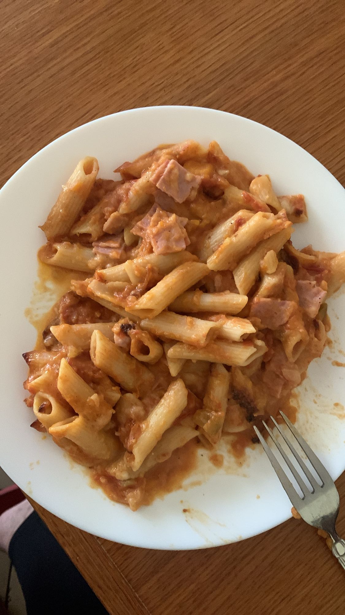 makaron z szynką i sosem