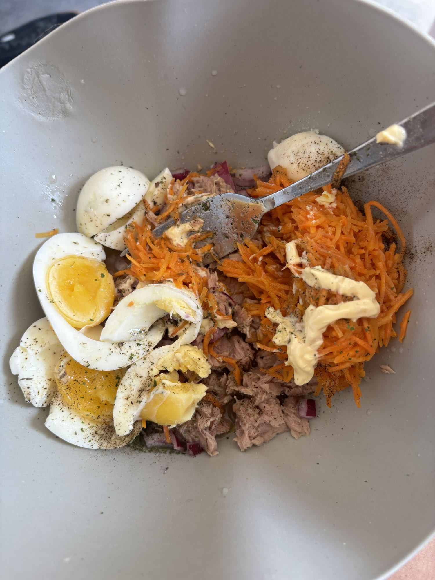 Salade œuf thon carotte