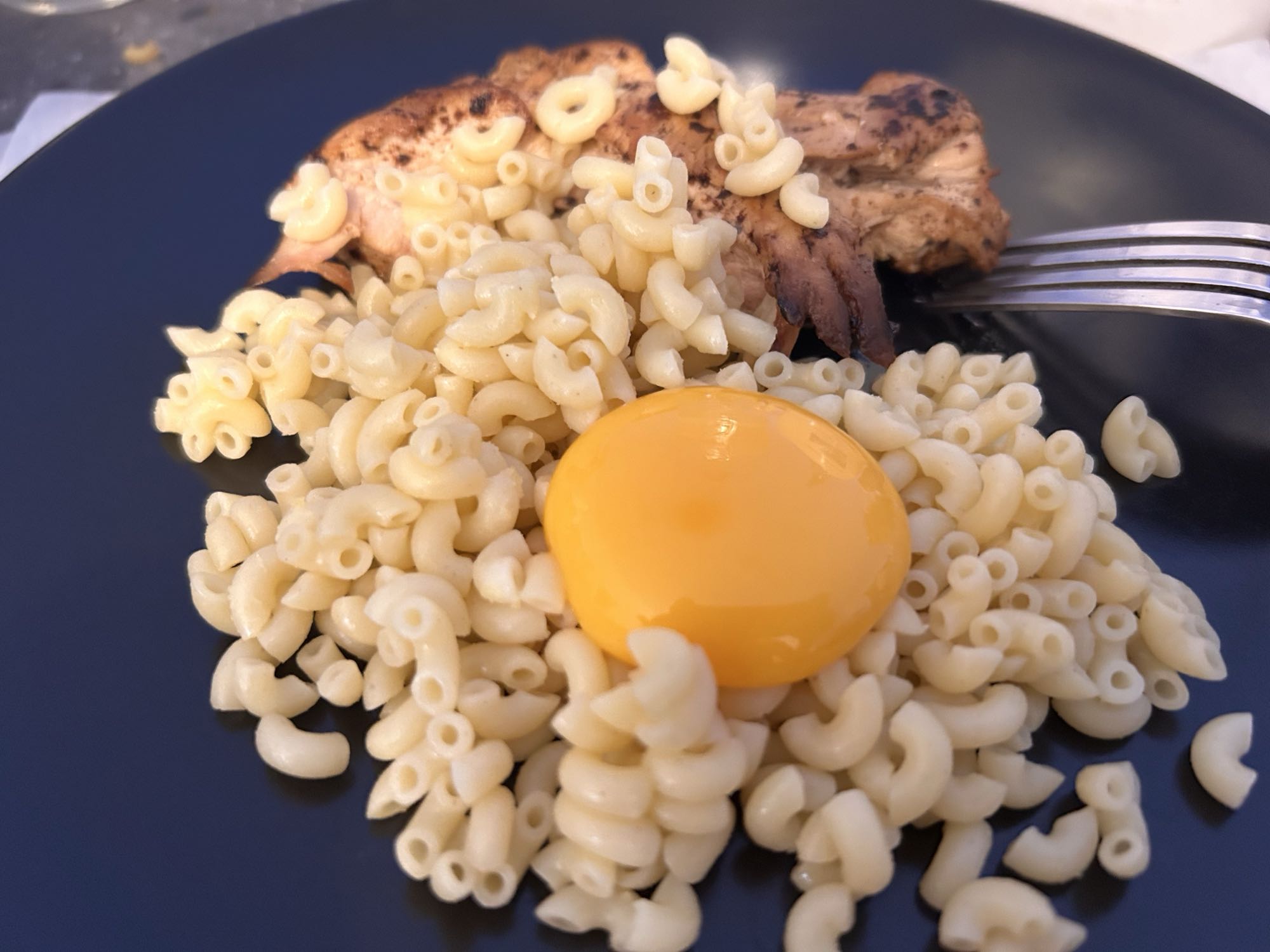 Pâtes, jaune d'œuf et blanc de poulet