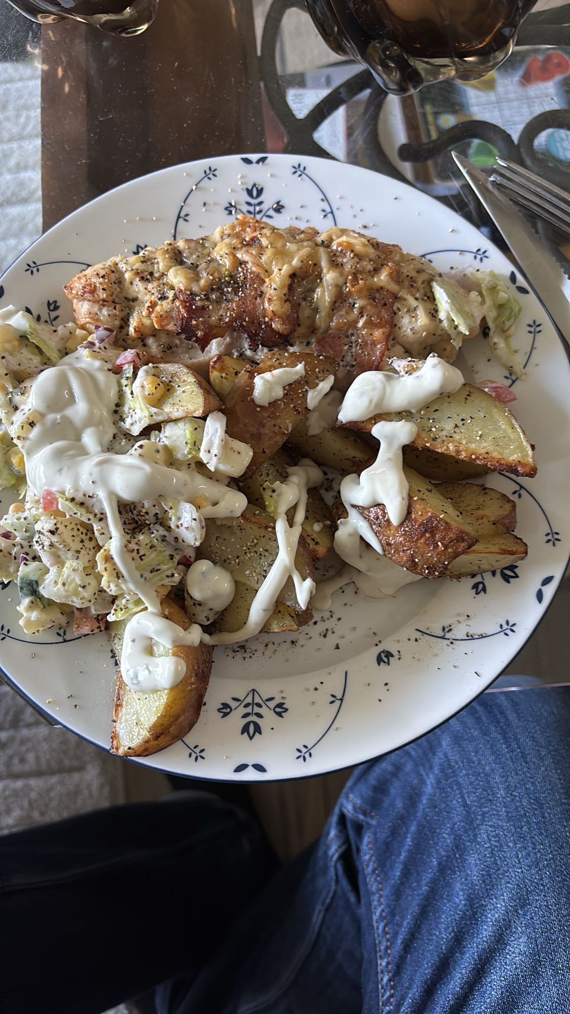 Kylling med poteter og salat