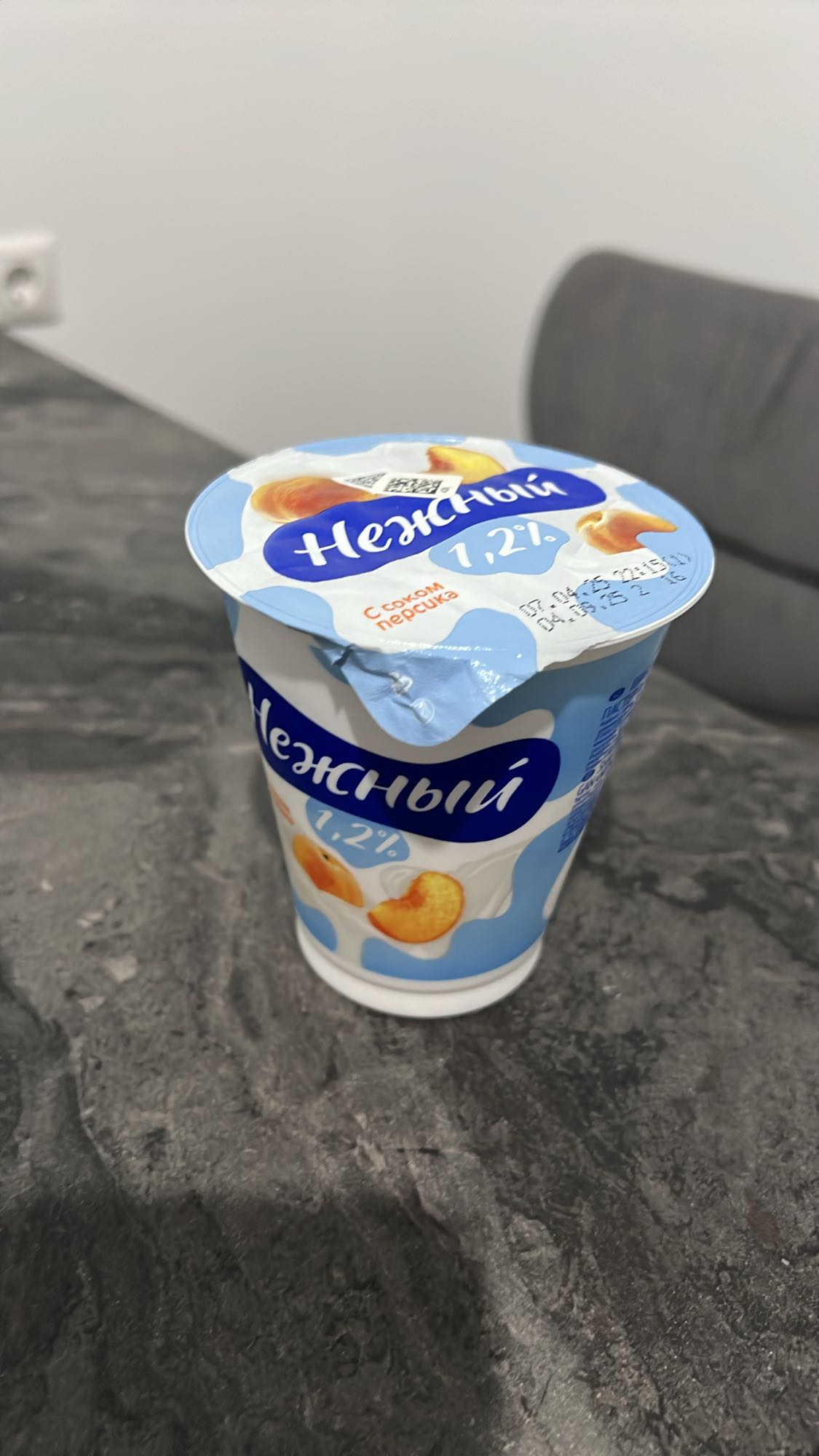 դեղձով յոգուրտ