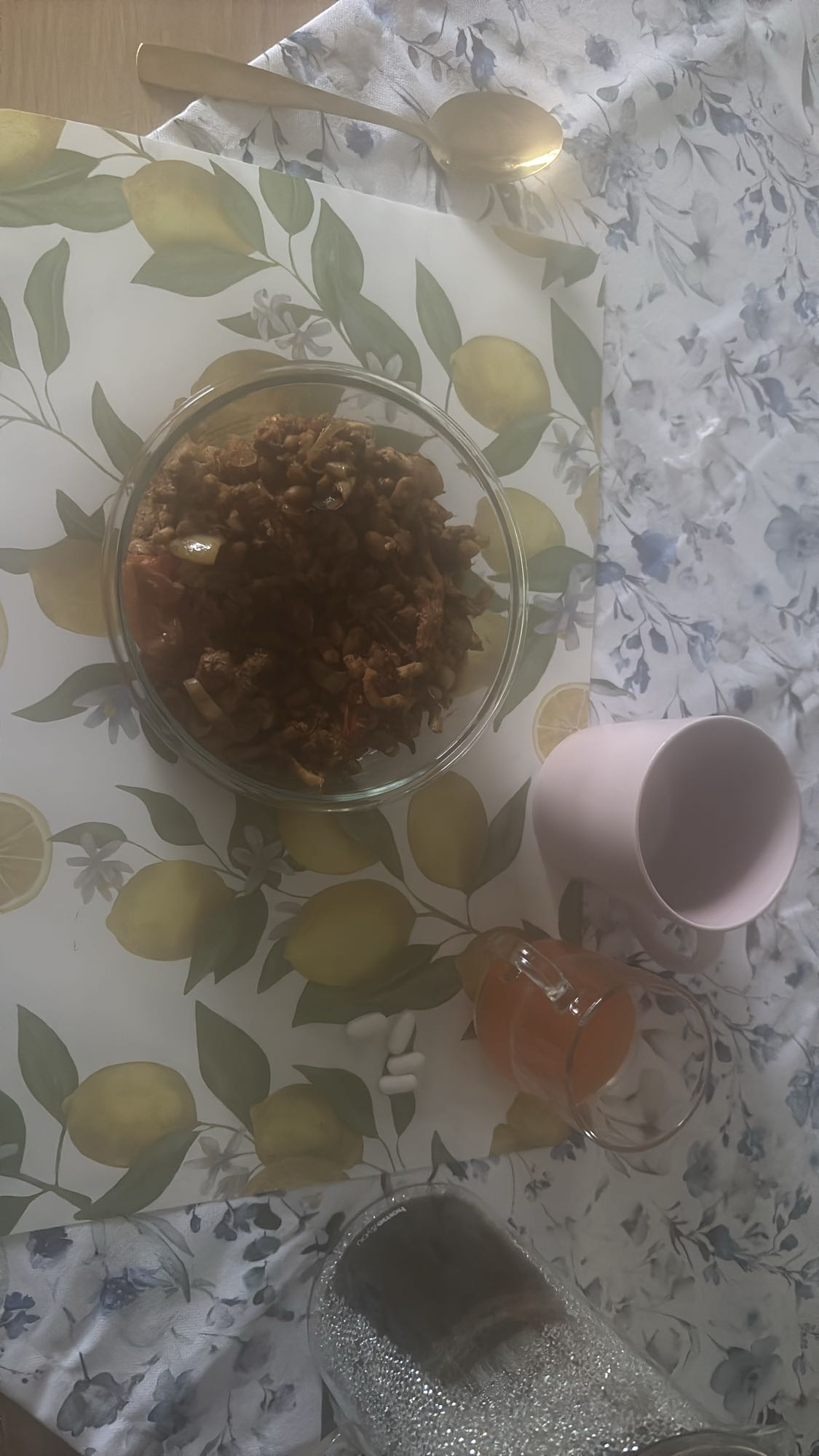 Kurczak z warzywami i napojem