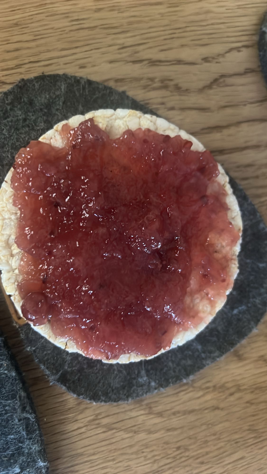 Reiswaffel mit Marmelade