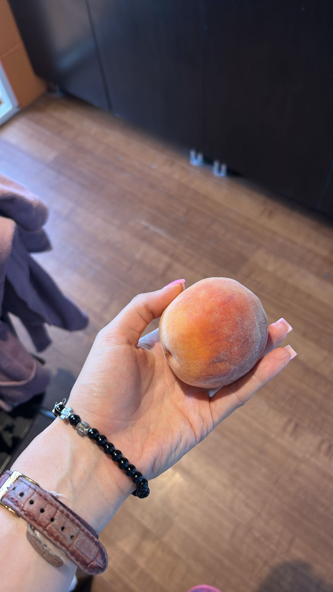 Piersică proaspătă