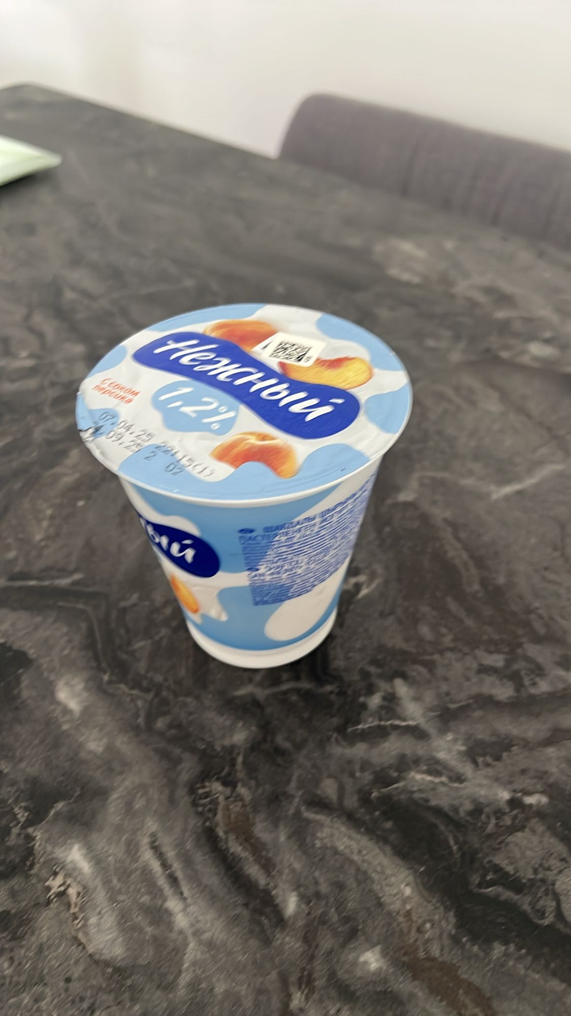 մածուն դեղձով