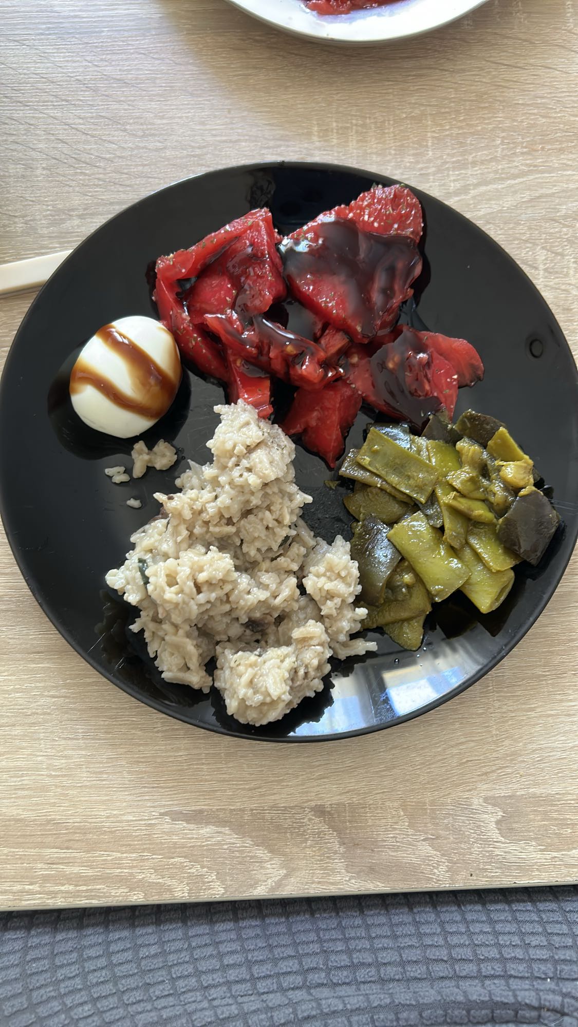 Assiette variée riz légumes