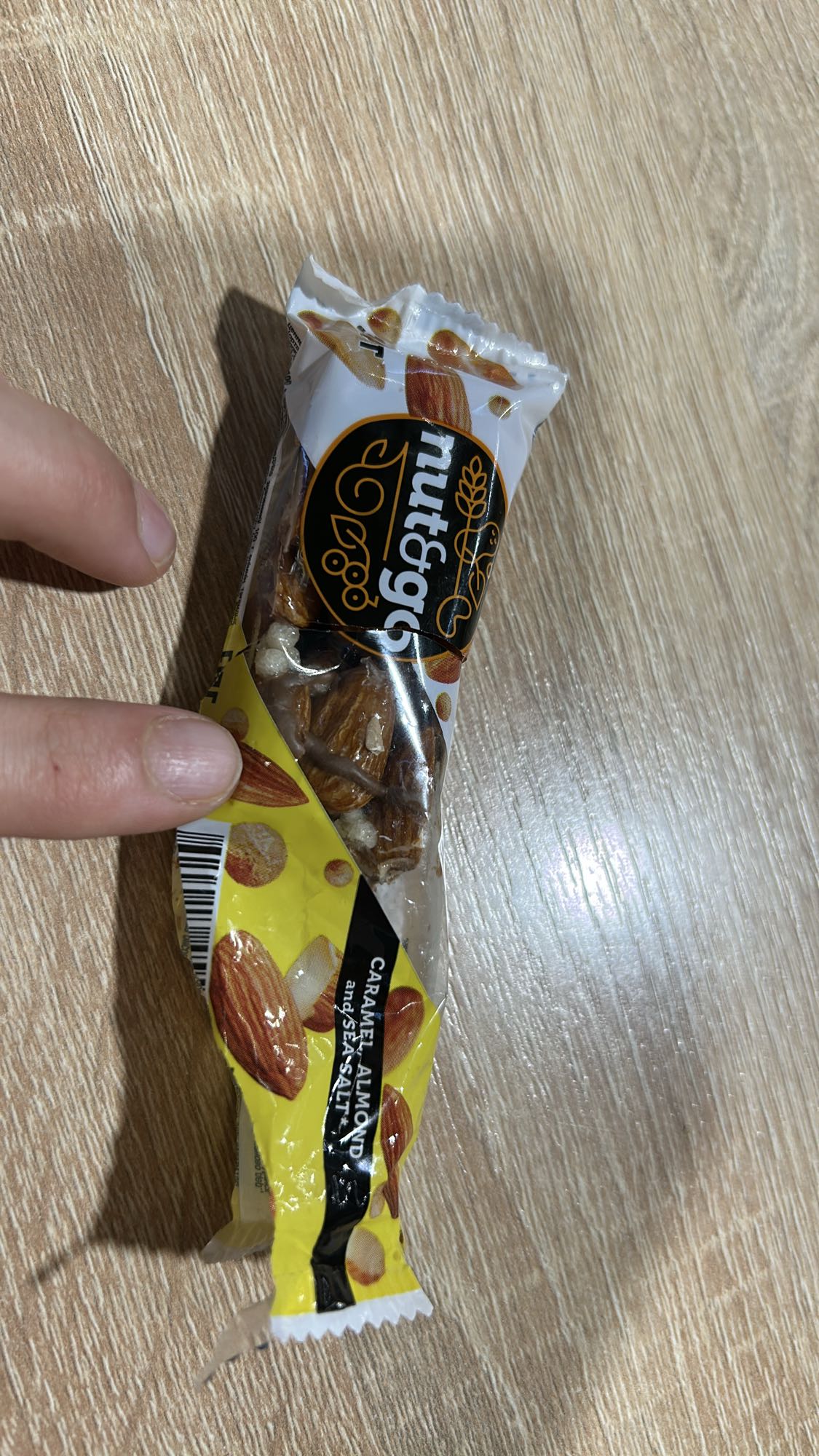 батончик с миндалем