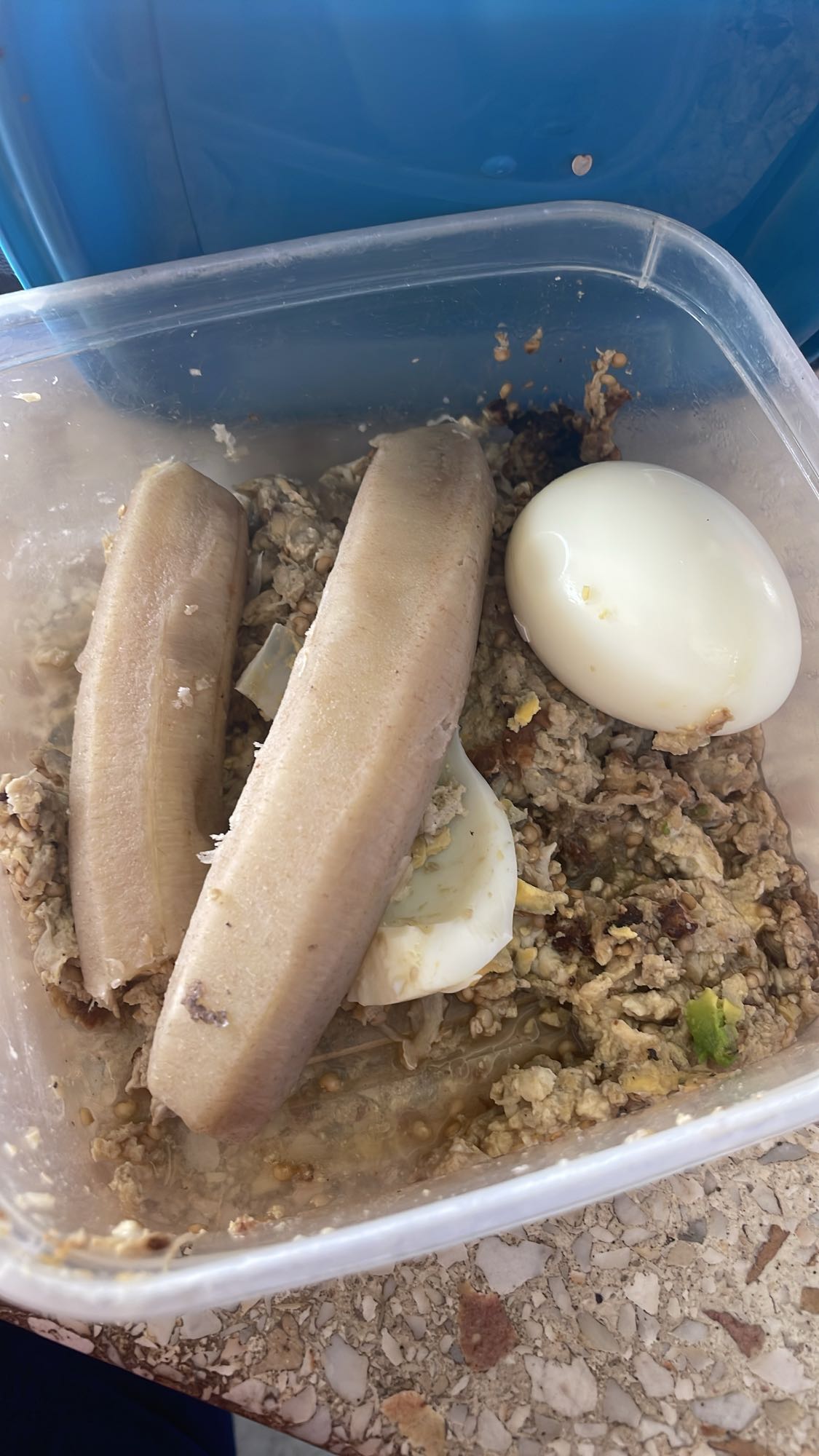 huevo con plátano hervido