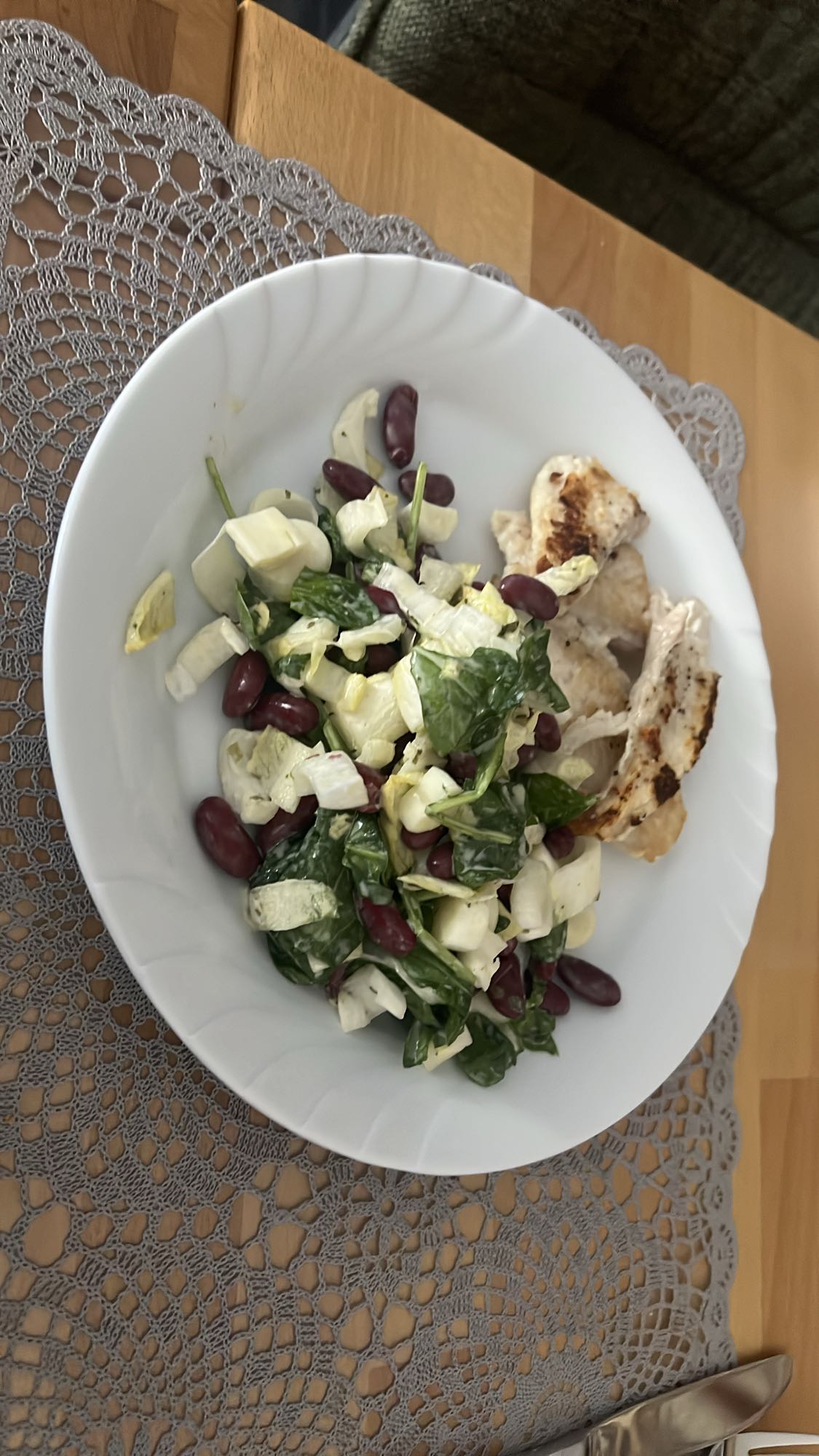 Hähnchen mit Bohnensalat