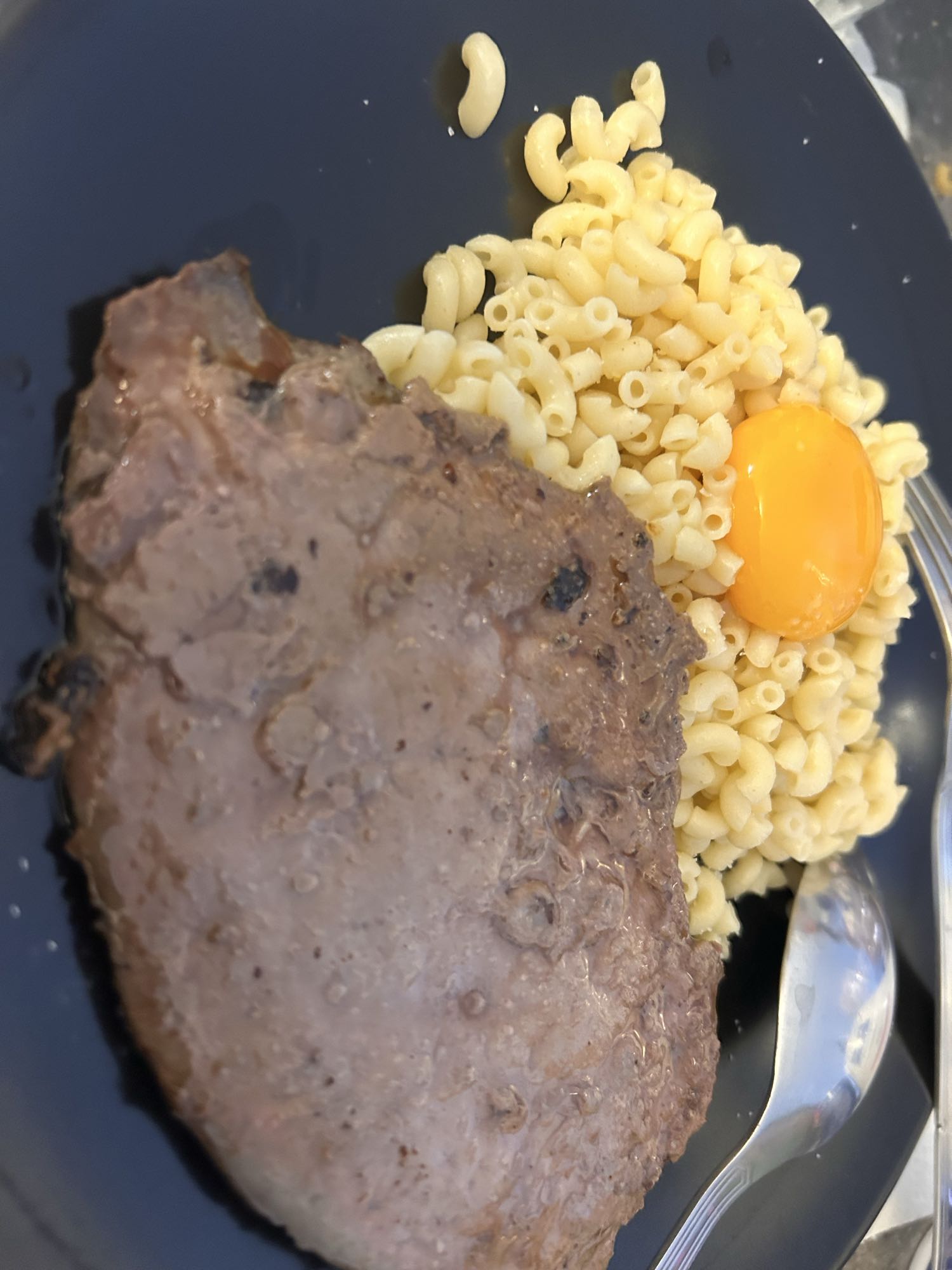 Foie de veau, pâtes et jaune d'œuf